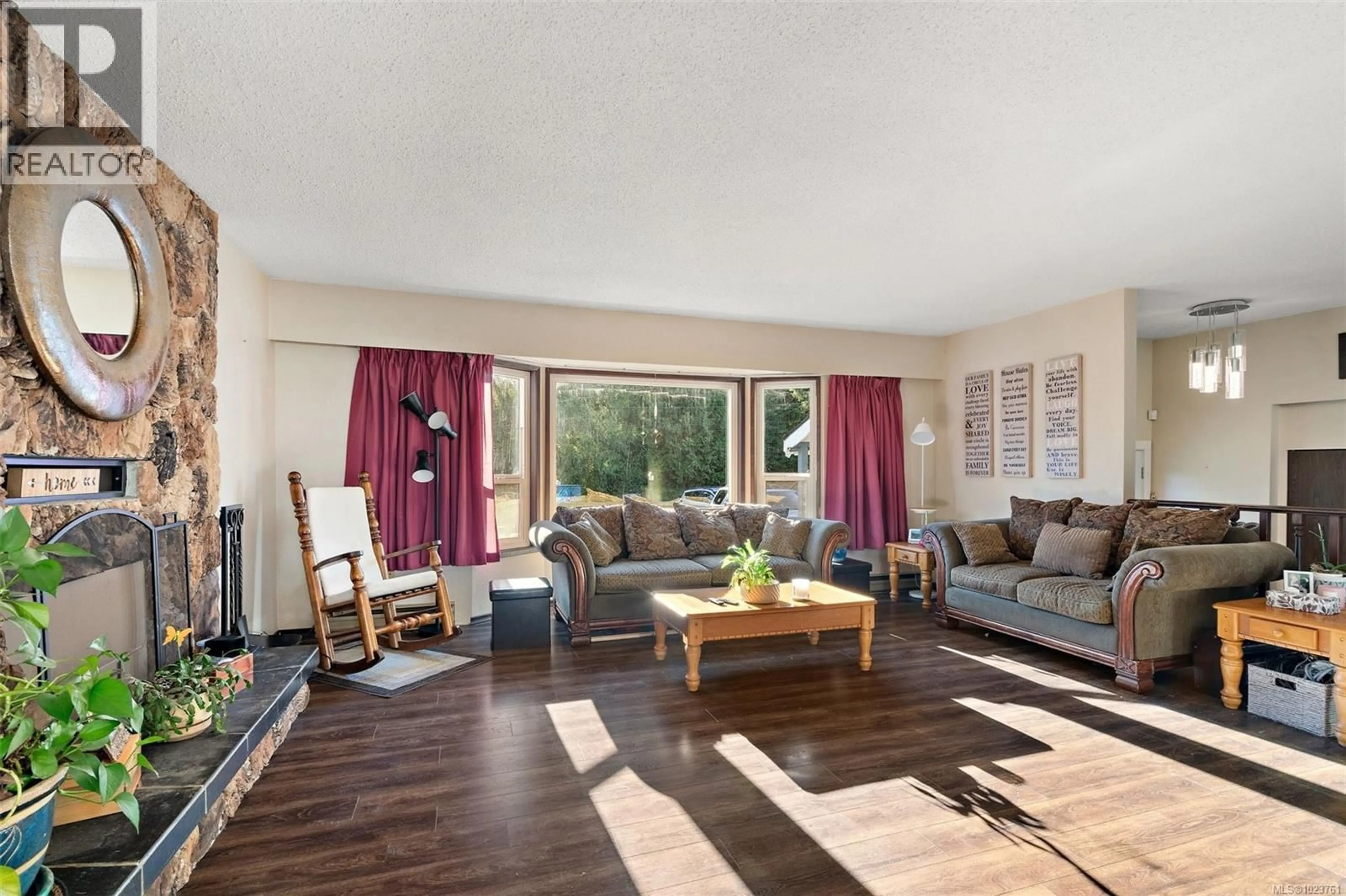 Living room with furniture, wood/laminate floor for 2512 JEANINE DRIVE, Langford British Columbia V9B4X9