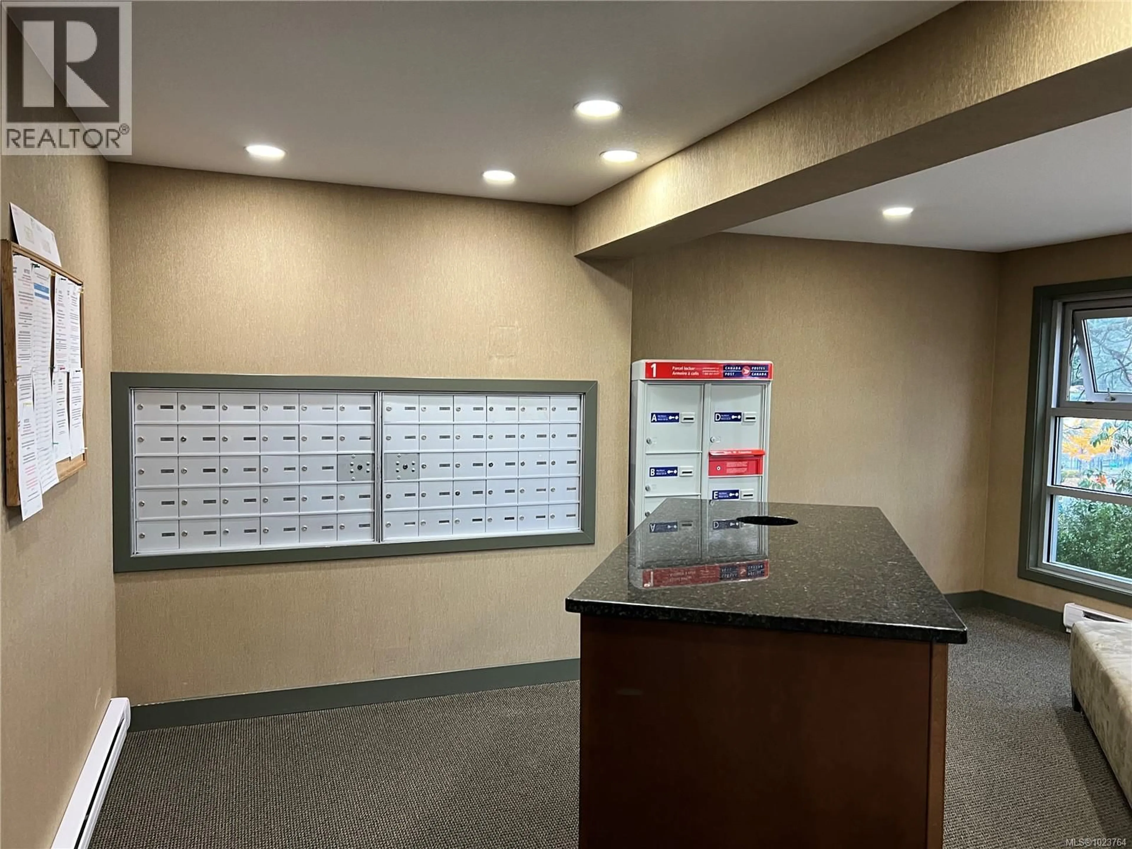 Indoor foyer for 507 - 4720 UPLANDS DRIVE, Nanaimo British Columbia V9T4S7