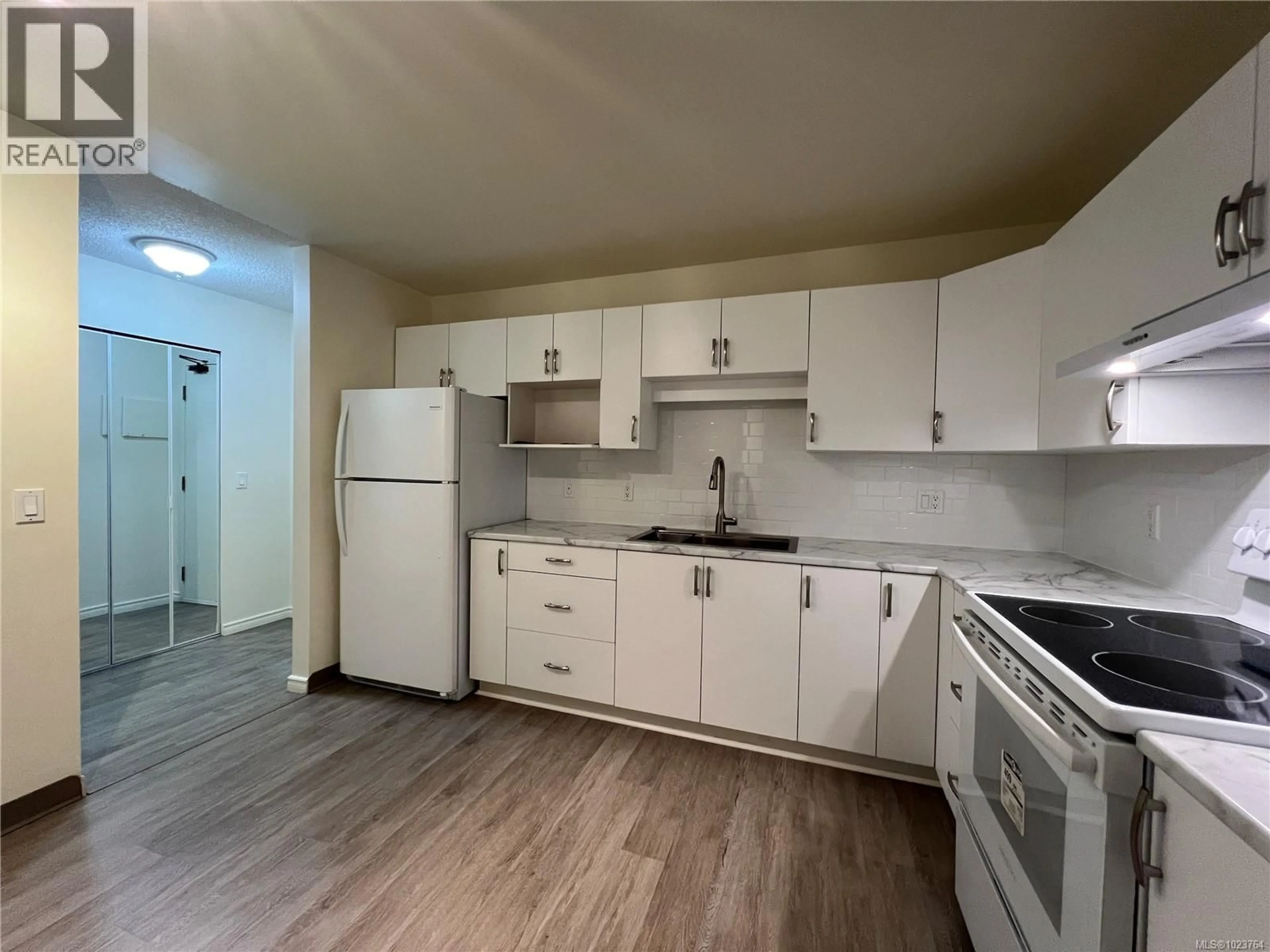 Standard kitchen, unknown for 507 - 4720 UPLANDS DRIVE, Nanaimo British Columbia V9T4S7