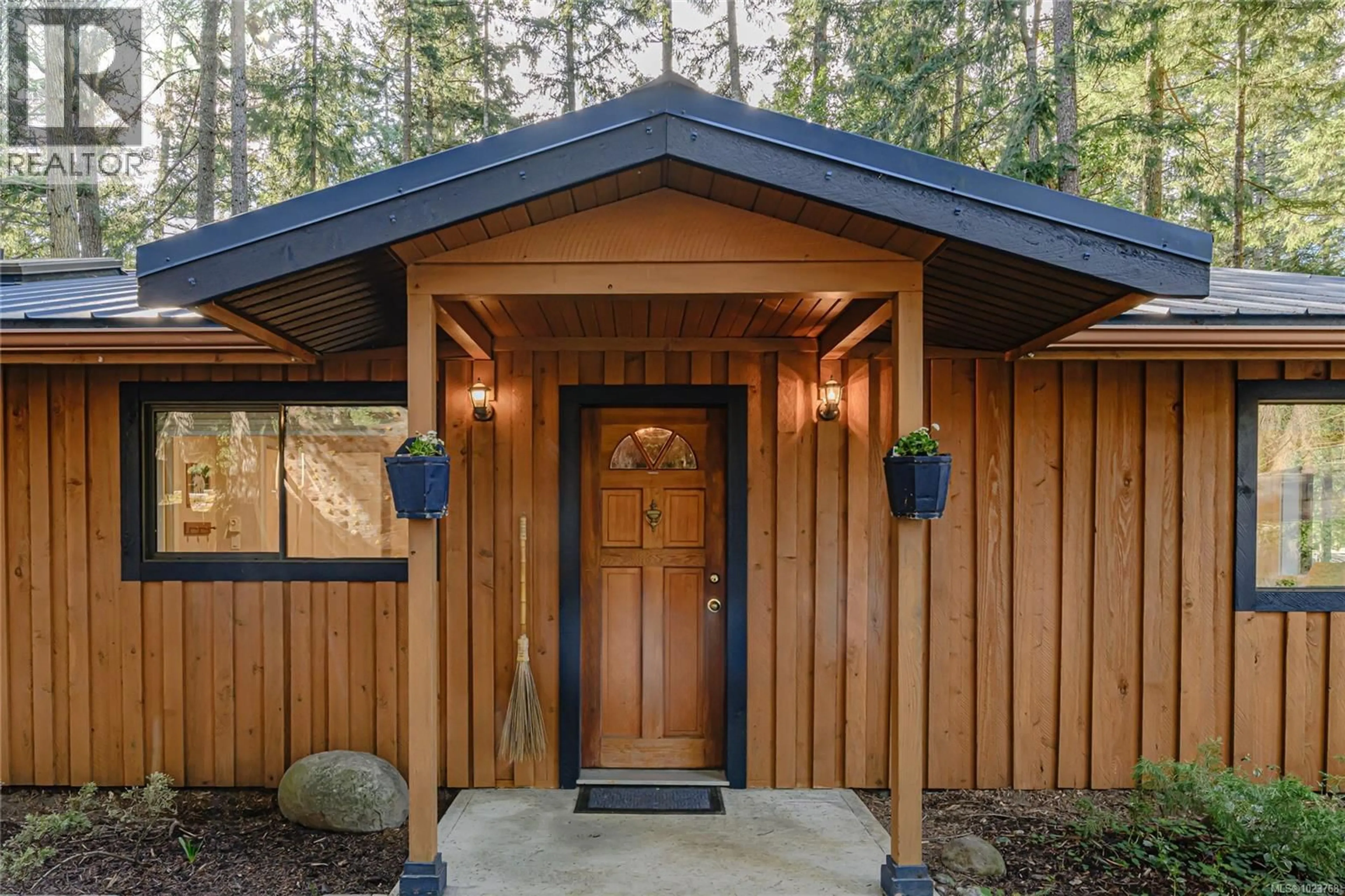 Indoor entryway for 1137 NORTH END ROAD, Salt Spring British Columbia V8K1M1
