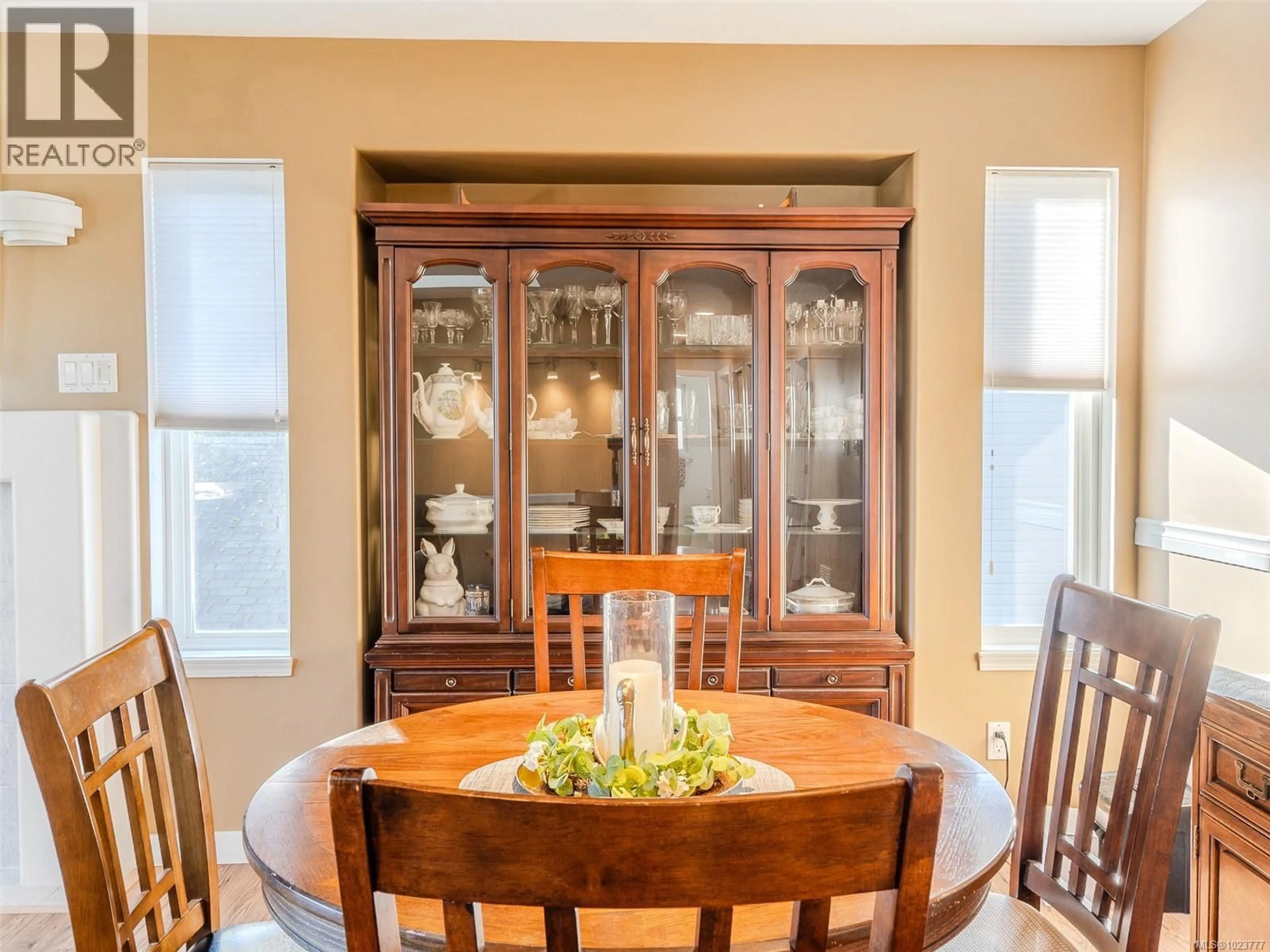 Dining room, wood/laminate floor for 6614 EVEREST DRIVE, Nanaimo British Columbia V9T6H6