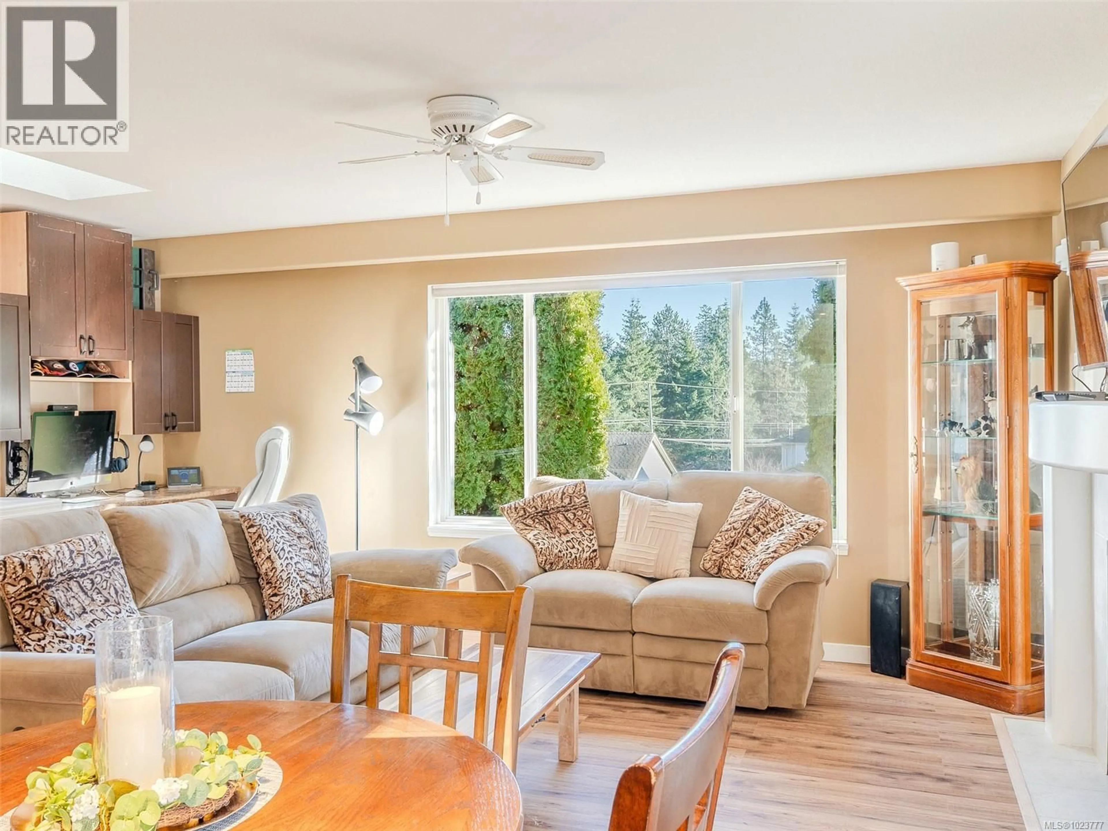 Living room with furniture, wood/laminate floor for 6614 EVEREST DRIVE, Nanaimo British Columbia V9T6H6