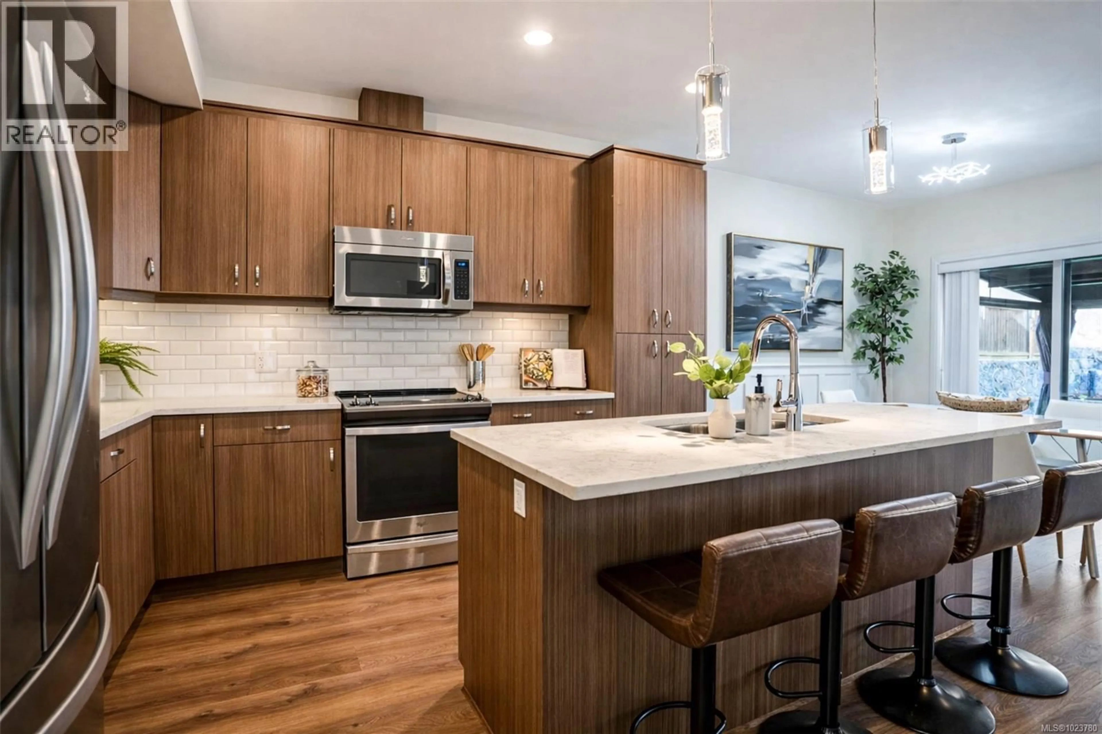 Open concept kitchen, wood/laminate floor for 1438 COMMANDER COURT, Langford British Columbia V8Z5A3