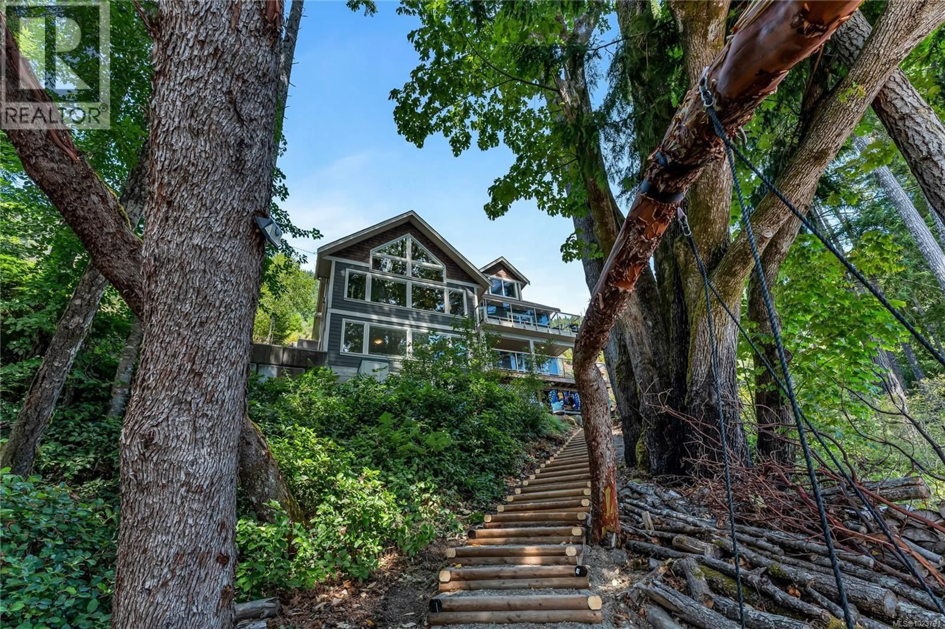 Stairs for 9724 MARBLE BAY ROAD, Lake Cowichan British Columbia V0R2G1