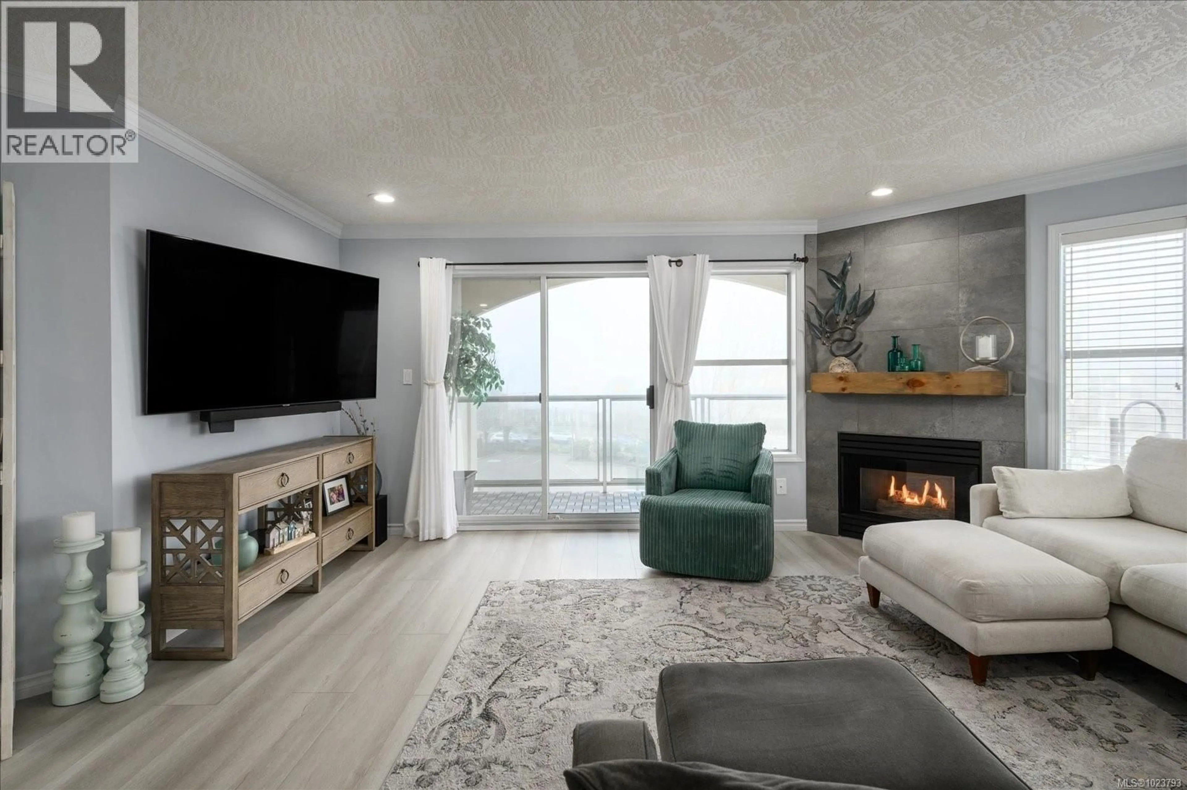 Living room with furniture, unknown for 303 - 220 ISLAND HIGHWAY WEST, Parksville British Columbia V9P2P3