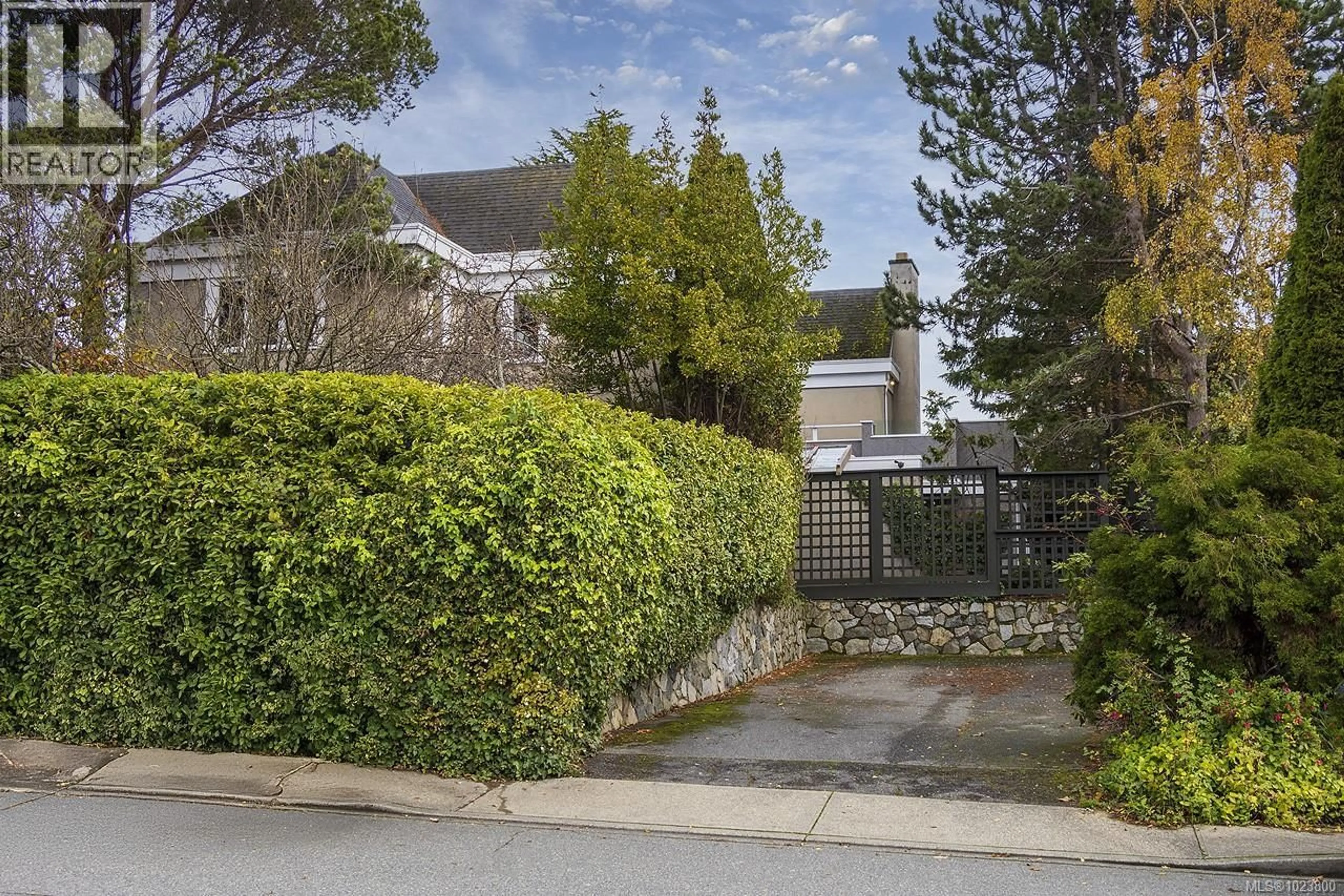 A pic from outside/outdoor area/front of a property/back of a property/a pic from drone, mountain view for 213 MARY STREET, Victoria British Columbia V9A3V8