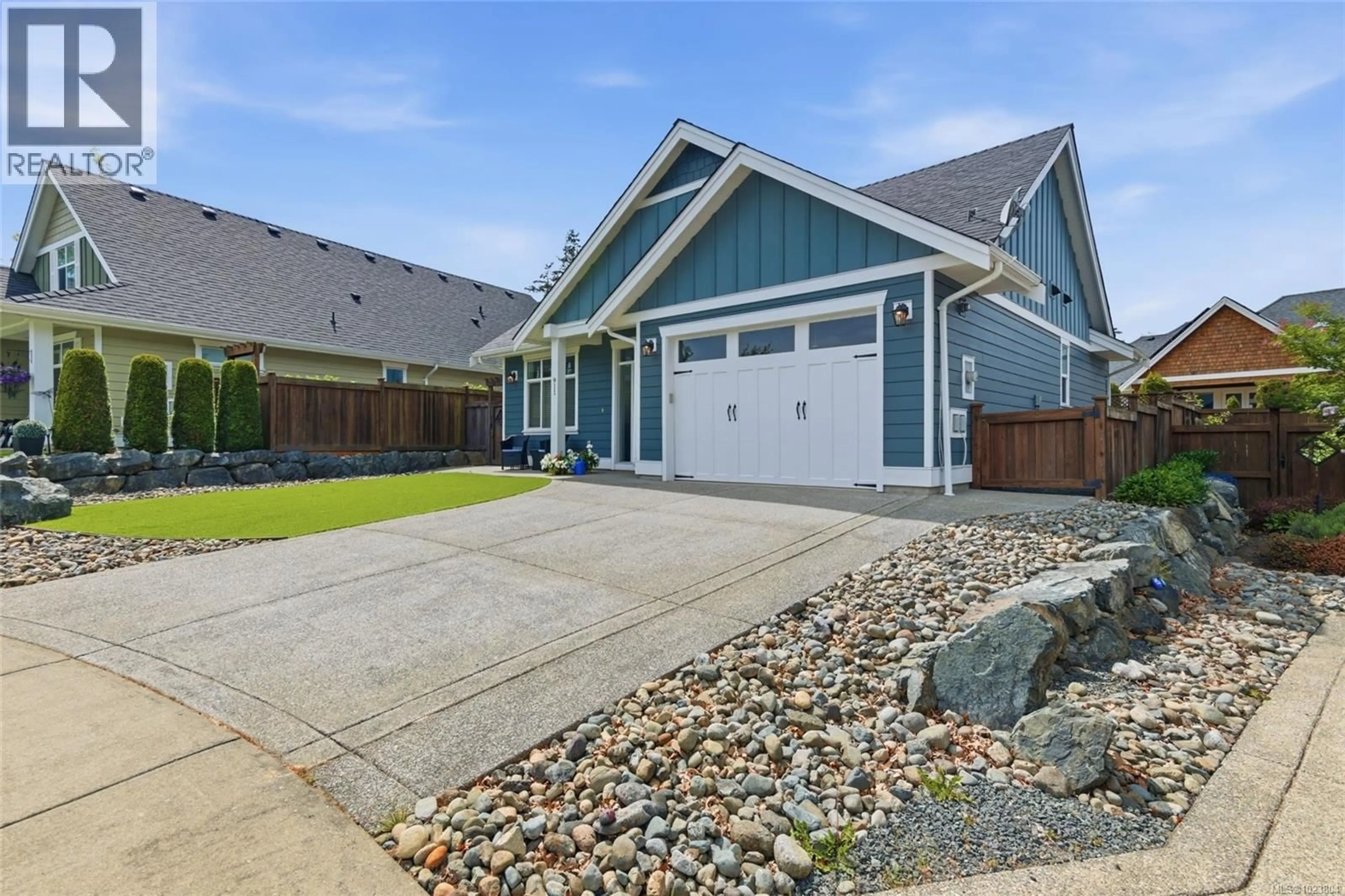 Home with vinyl exterior material, street for 911 PARKSIDE CRESCENT, Parksville British Columbia V9P0C7