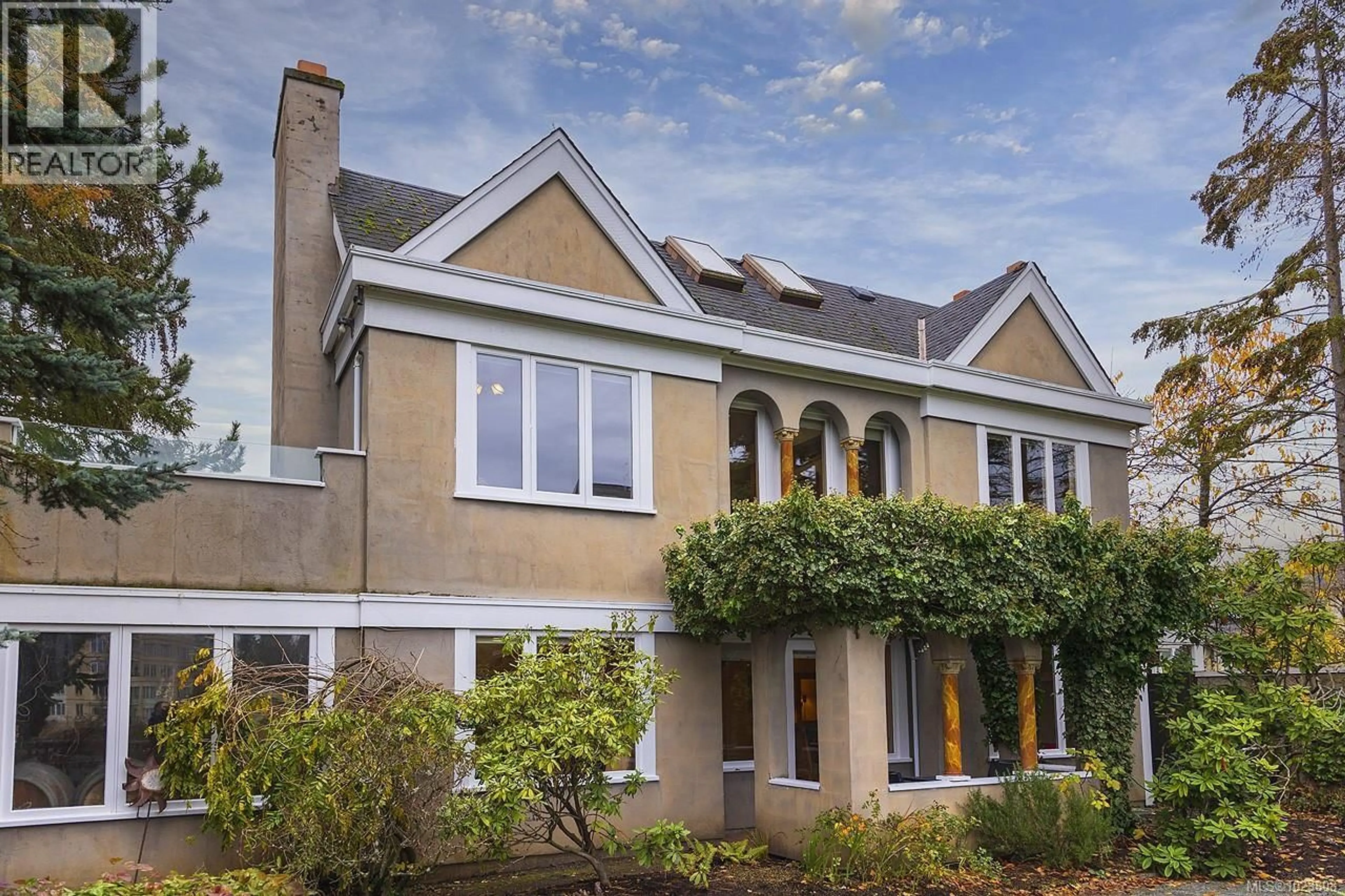 Unknown for 215 MARY STREET, Victoria British Columbia V9A3V8