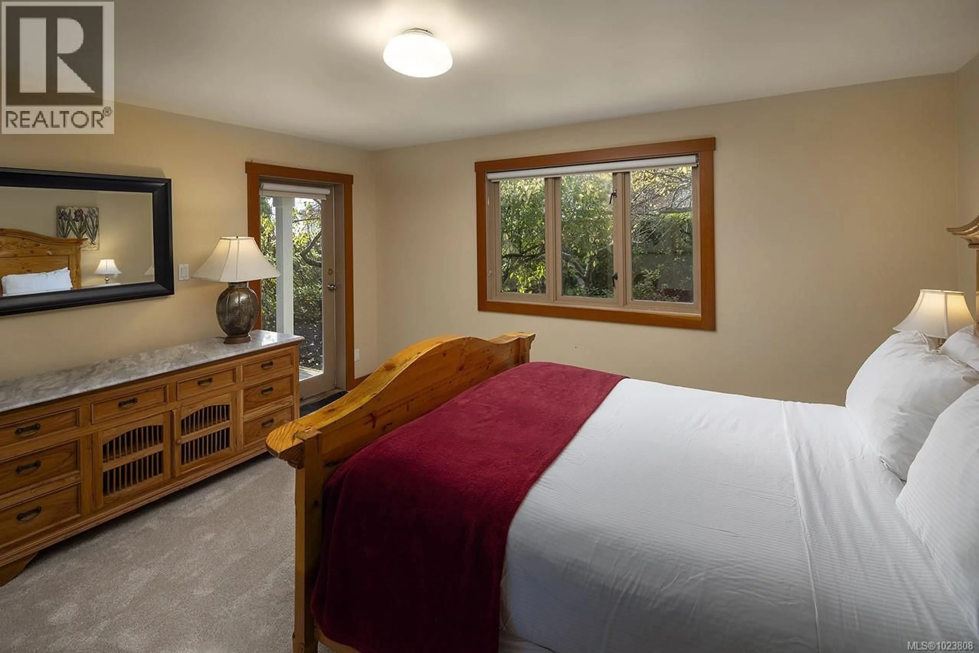 Bedroom with bed, unknown for 215 MARY STREET, Victoria British Columbia V9A3V8