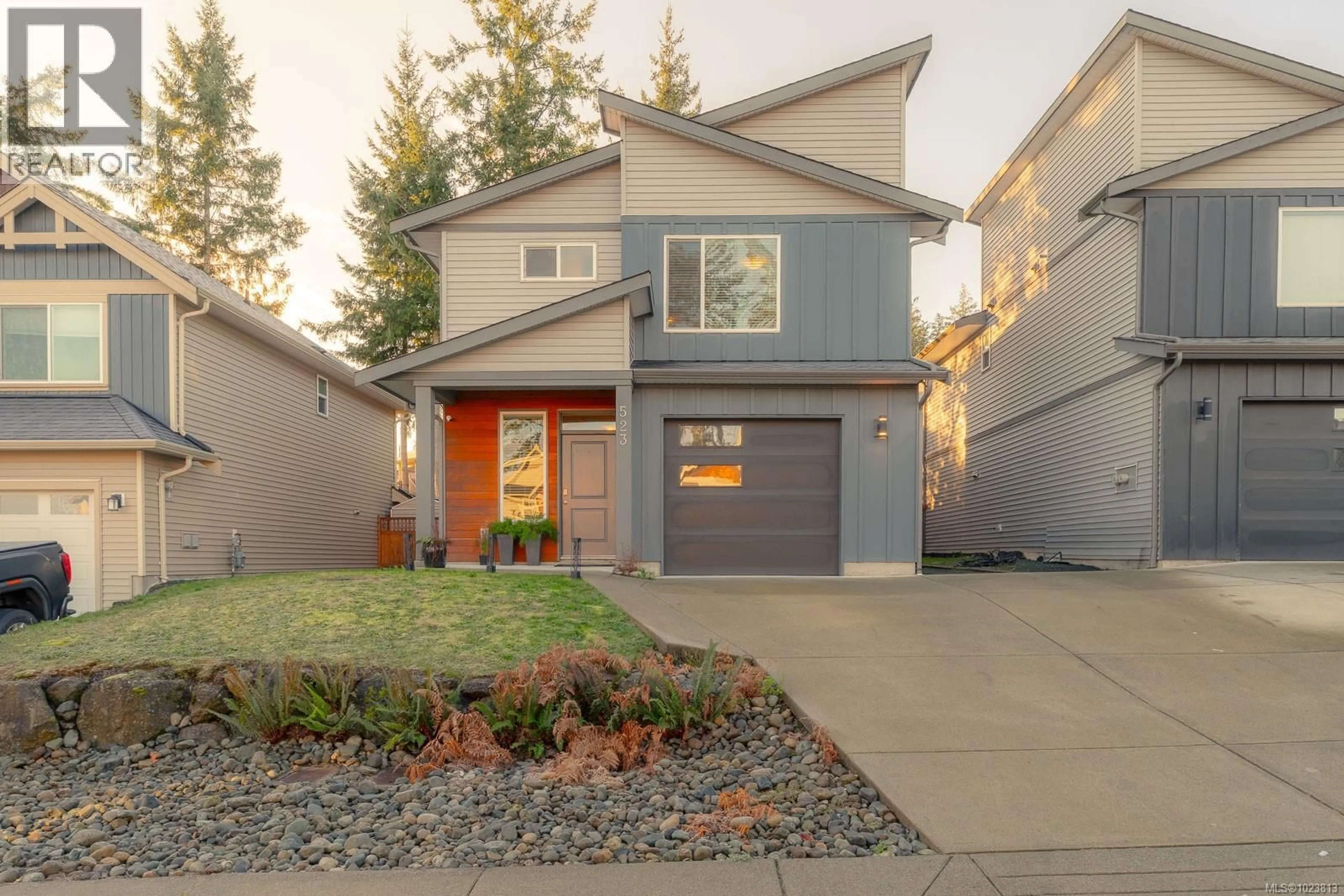 Home with vinyl exterior material, street for 523 STEEVES ROAD, Nanaimo British Columbia V9R0H8