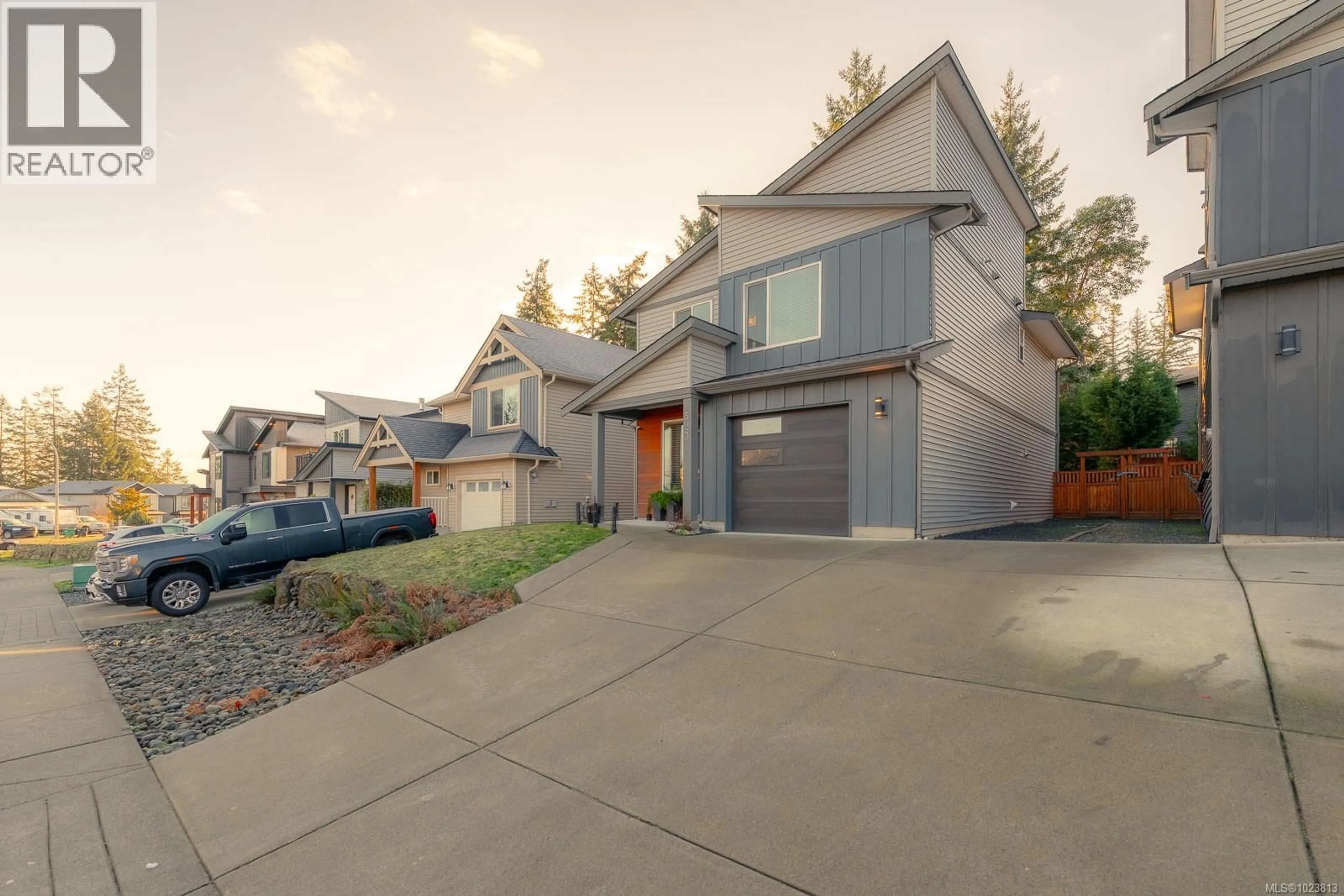 Home with vinyl exterior material, street for 523 STEEVES ROAD, Nanaimo British Columbia V9R0H8