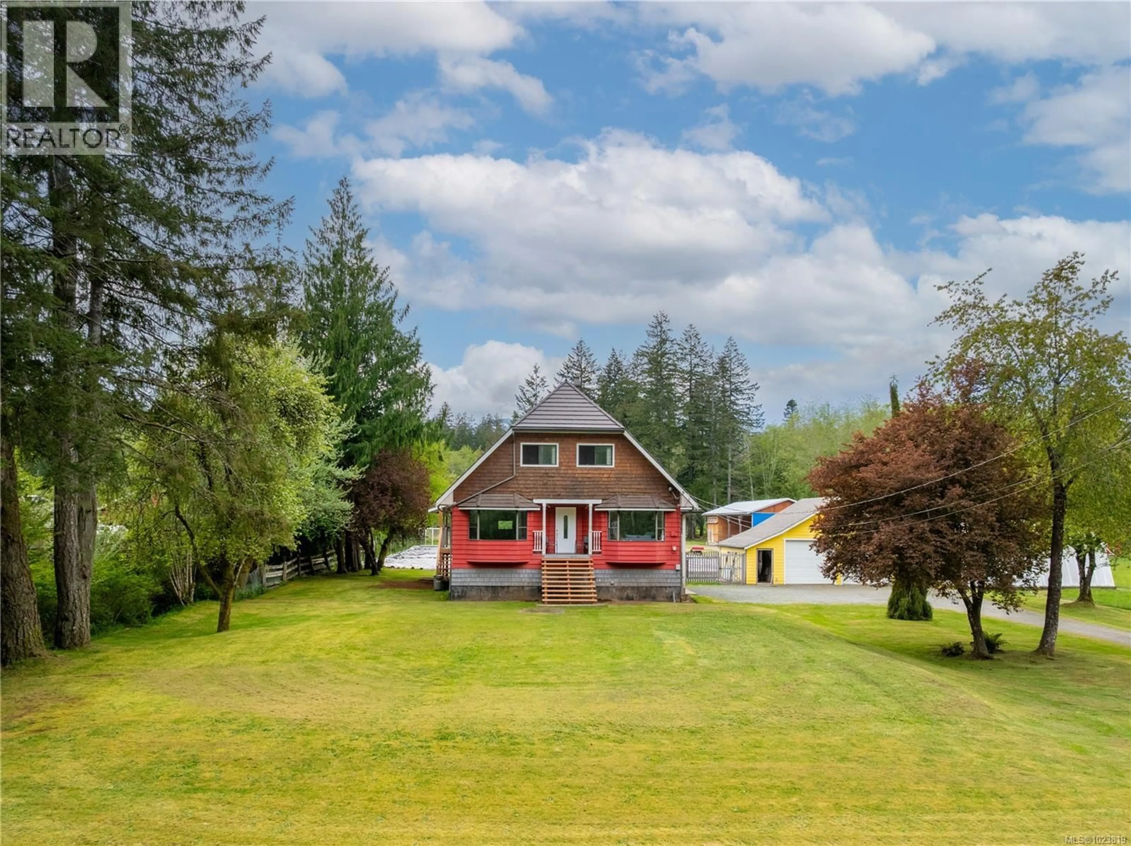 A pic from outside/outdoor area/front of a property/back of a property/a pic from drone, unknown for 6499 FITZGERALD ROAD, Merville British Columbia V9J1M7