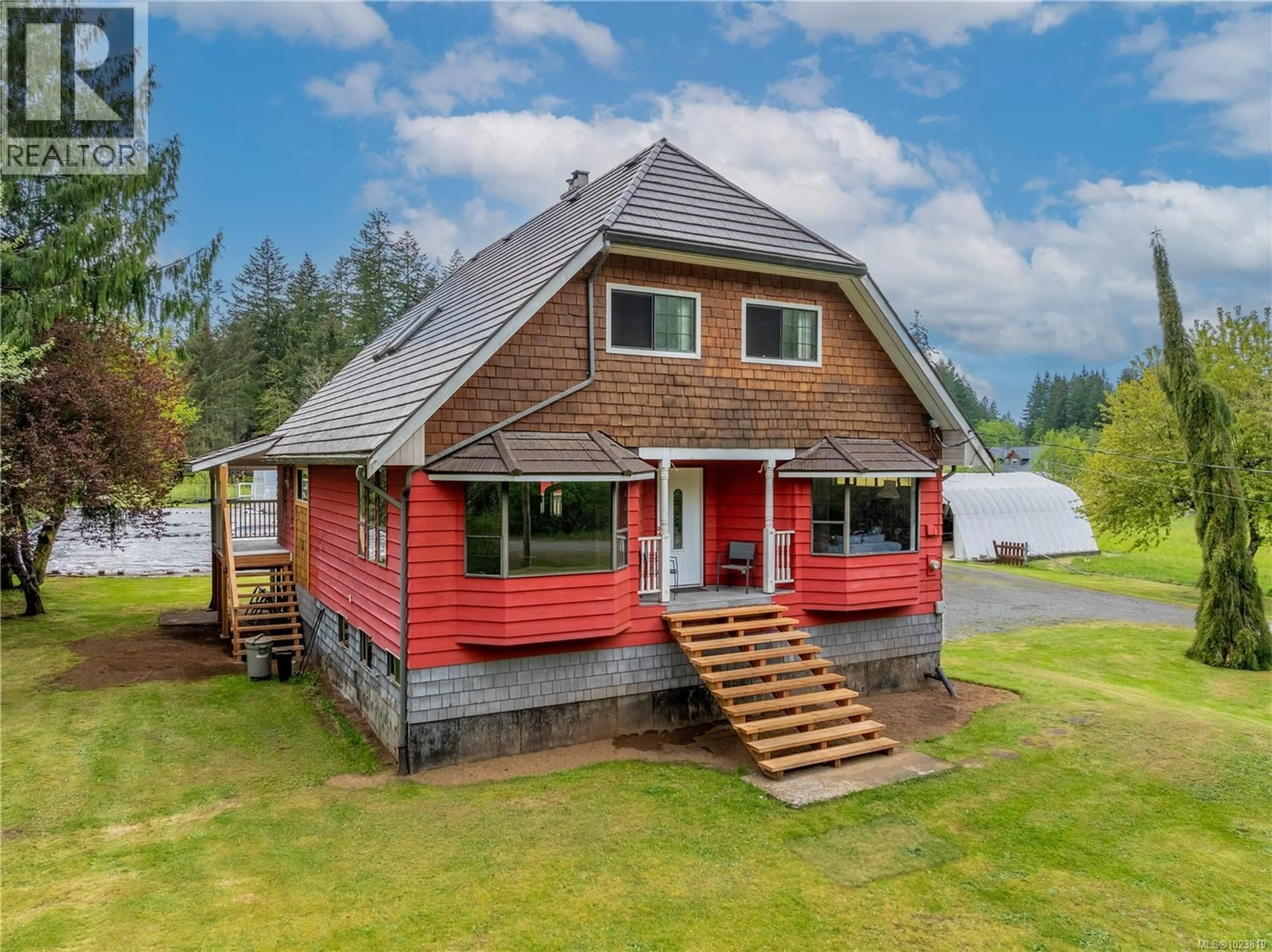 A pic from outside/outdoor area/front of a property/back of a property/a pic from drone, building for 6499 FITZGERALD ROAD, Merville British Columbia V9J1M7