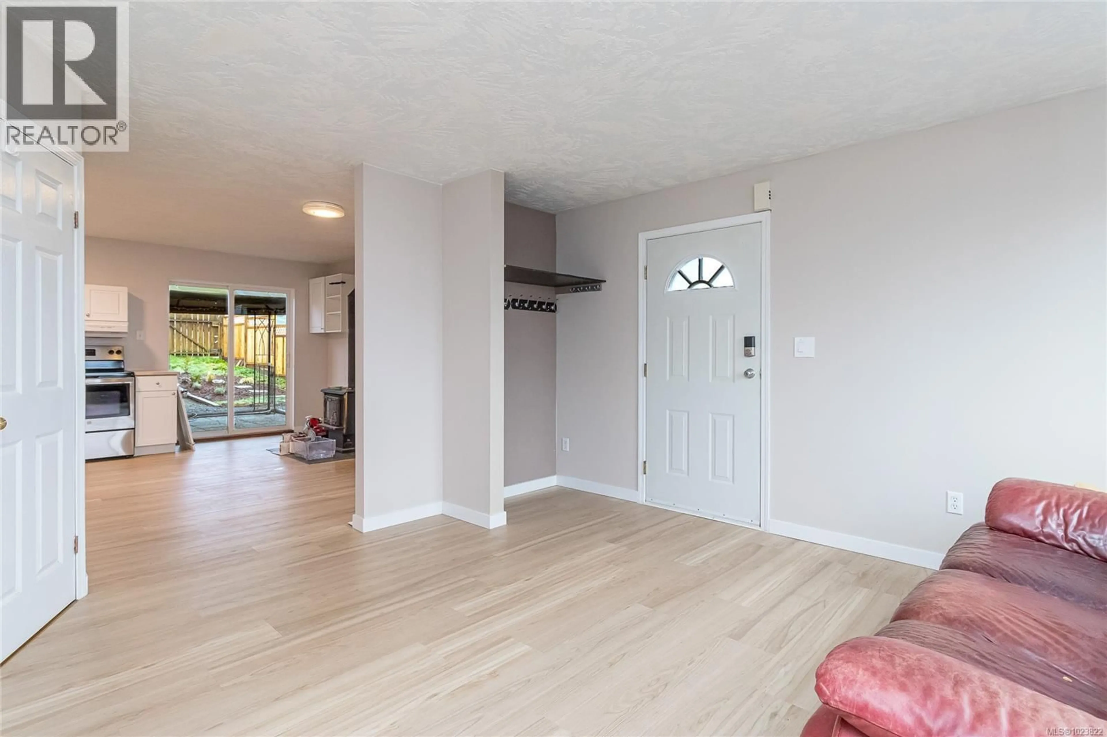 Indoor entryway for 1628 ROBERT STREET, Crofton British Columbia V0R1R0