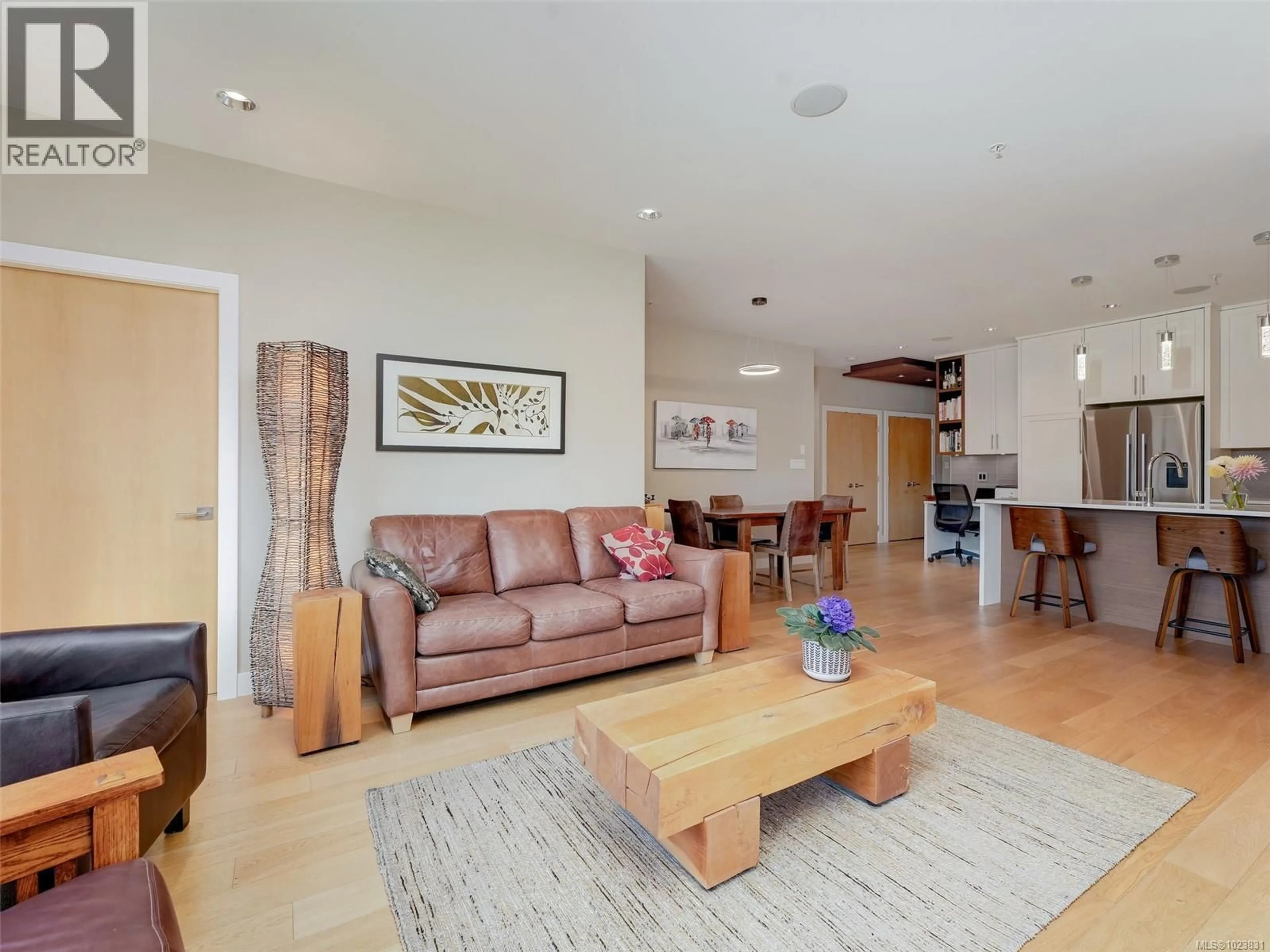 Living room with furniture, wood/laminate floor for 202 - 1969 OAK BAY AVENUE, Victoria British Columbia V8R1E3