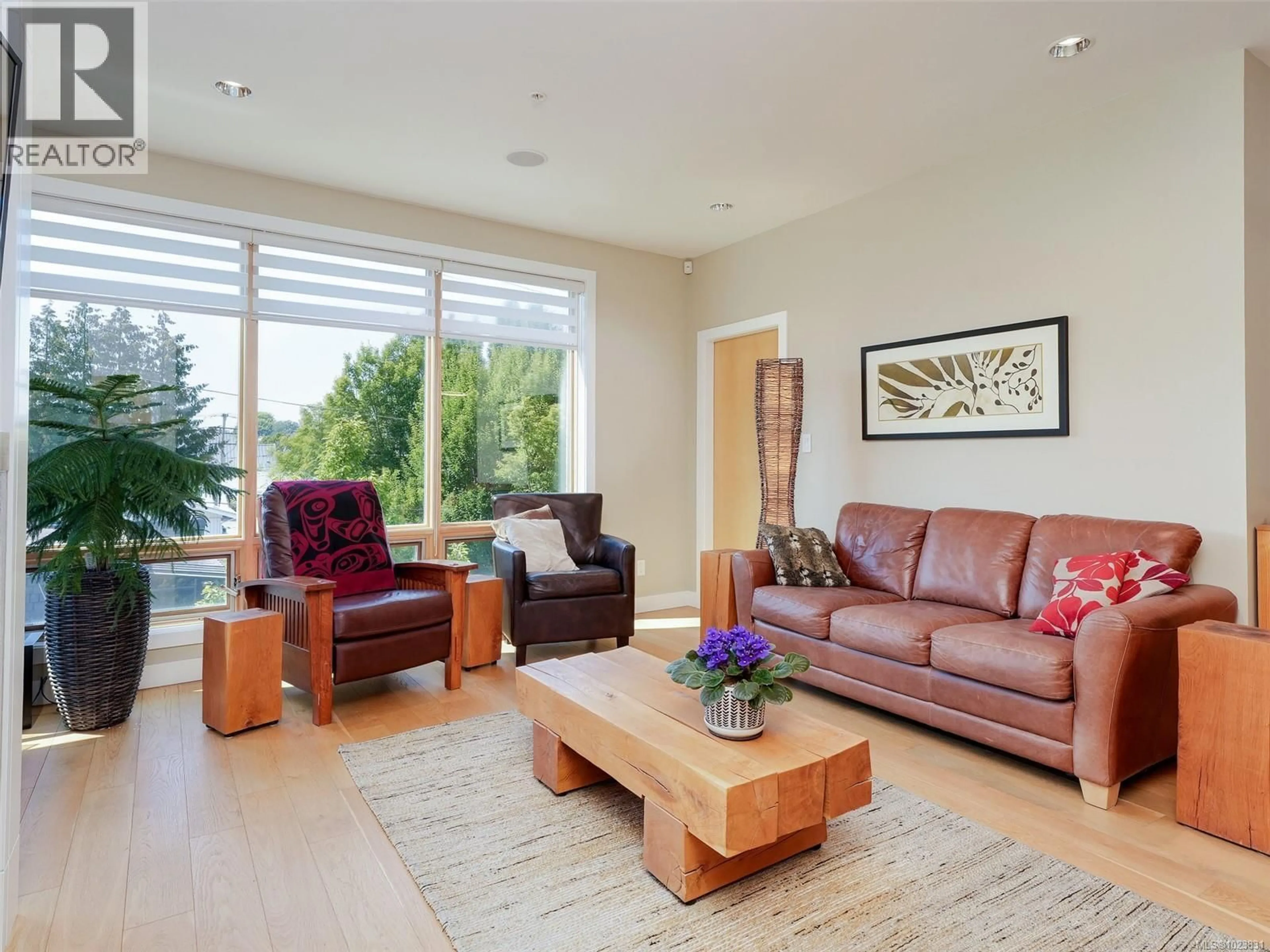 Living room with furniture, wood/laminate floor for 202 - 1969 OAK BAY AVENUE, Victoria British Columbia V8R1E3