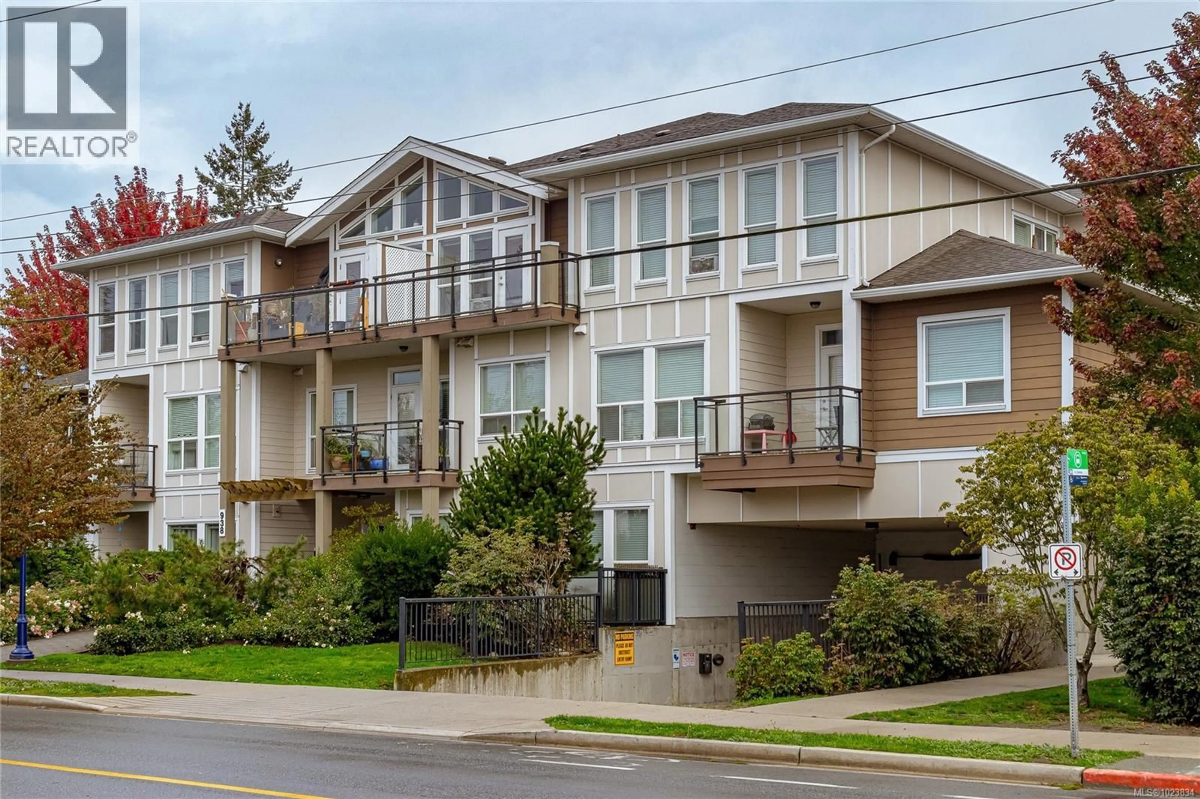 Home with vinyl exterior material, street for 108 - 938 DUNFORD AVENUE, Langford British Columbia V9B0M2