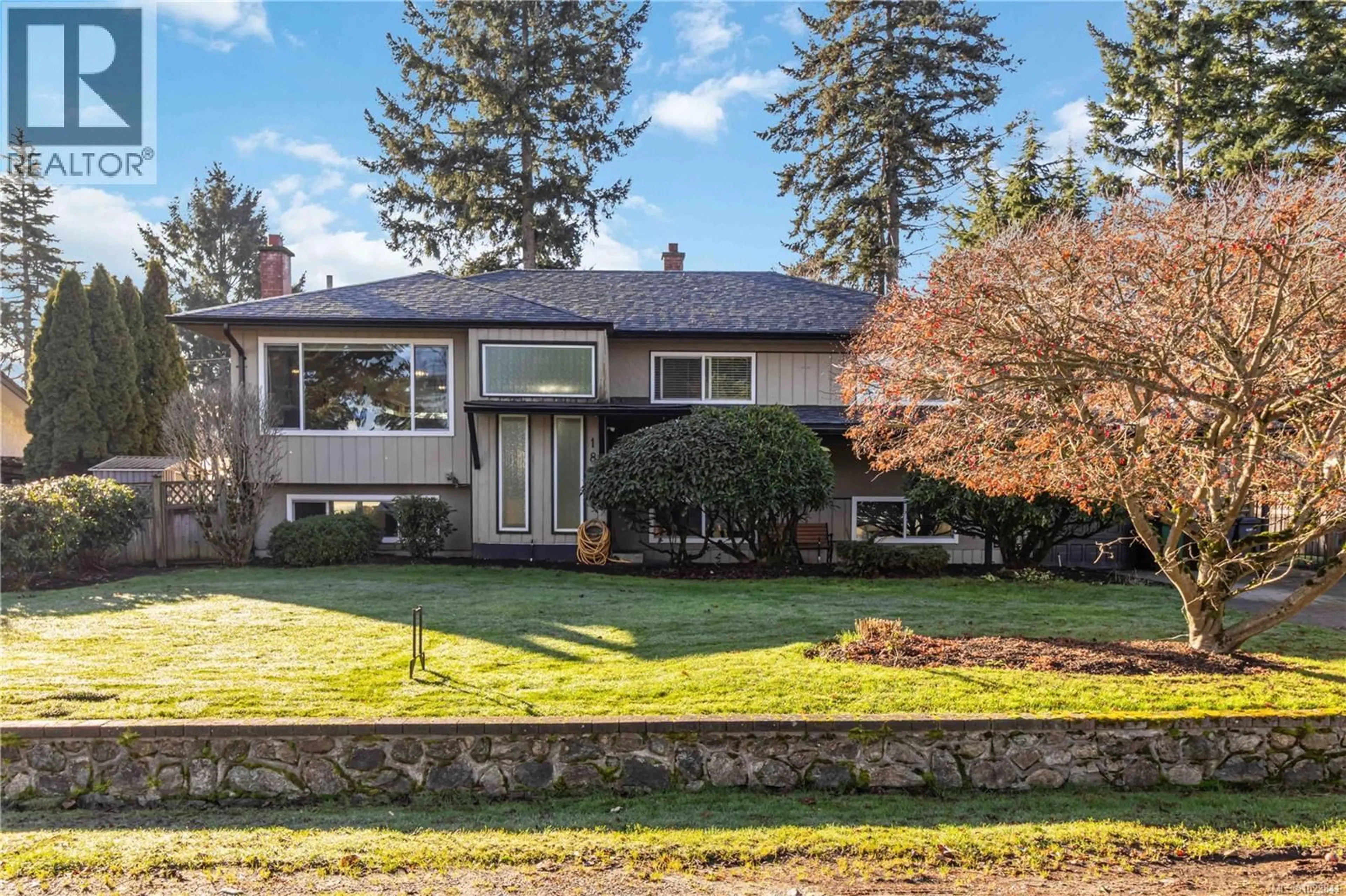 Home with vinyl exterior material, street for 1827 DUNNETT CRESCENT, Saanich British Columbia V8N2P4