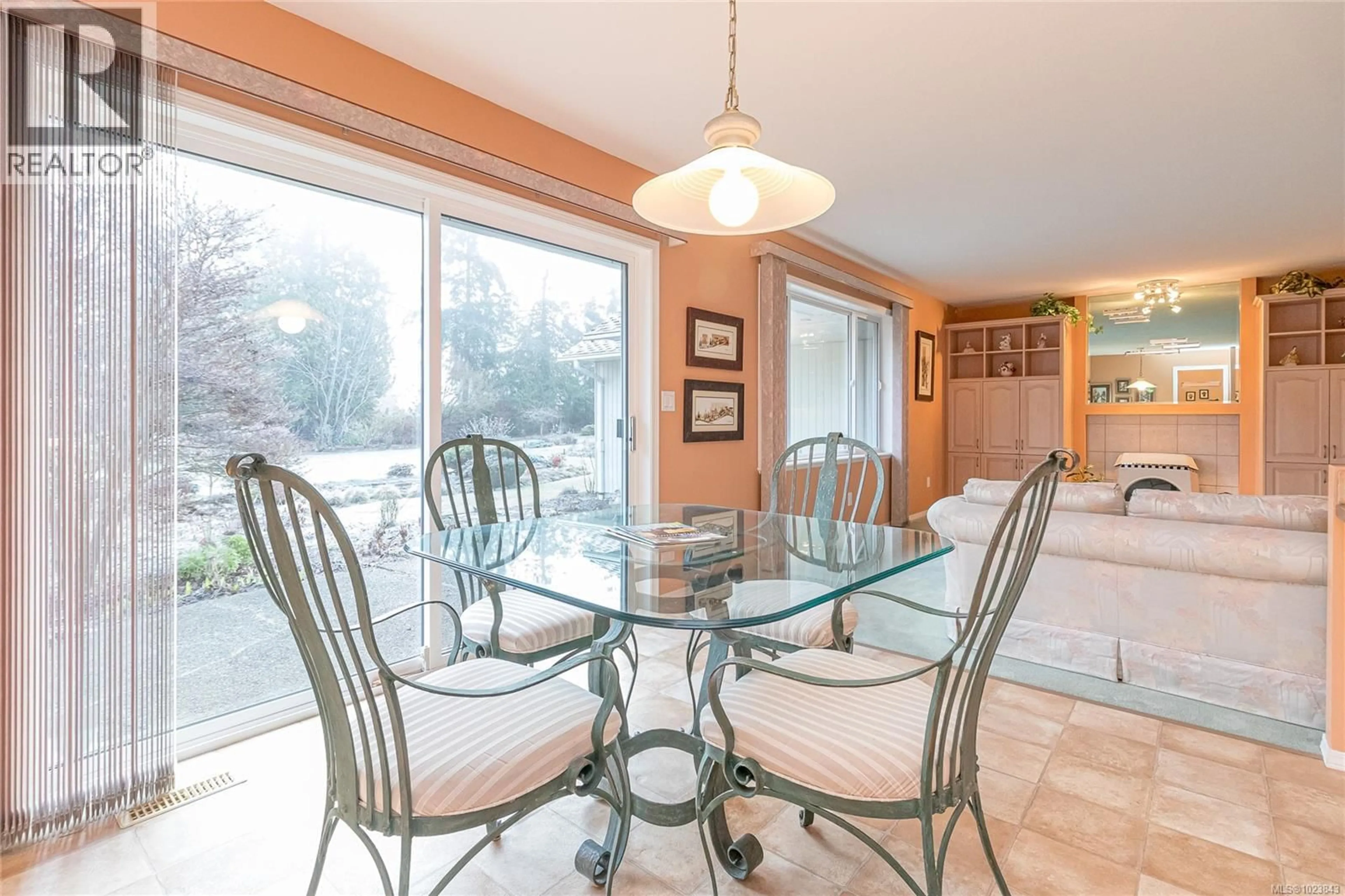Dining room, ceramic/tile floor for 625 YAMBURY ROAD, Qualicum Beach British Columbia V9K1C5