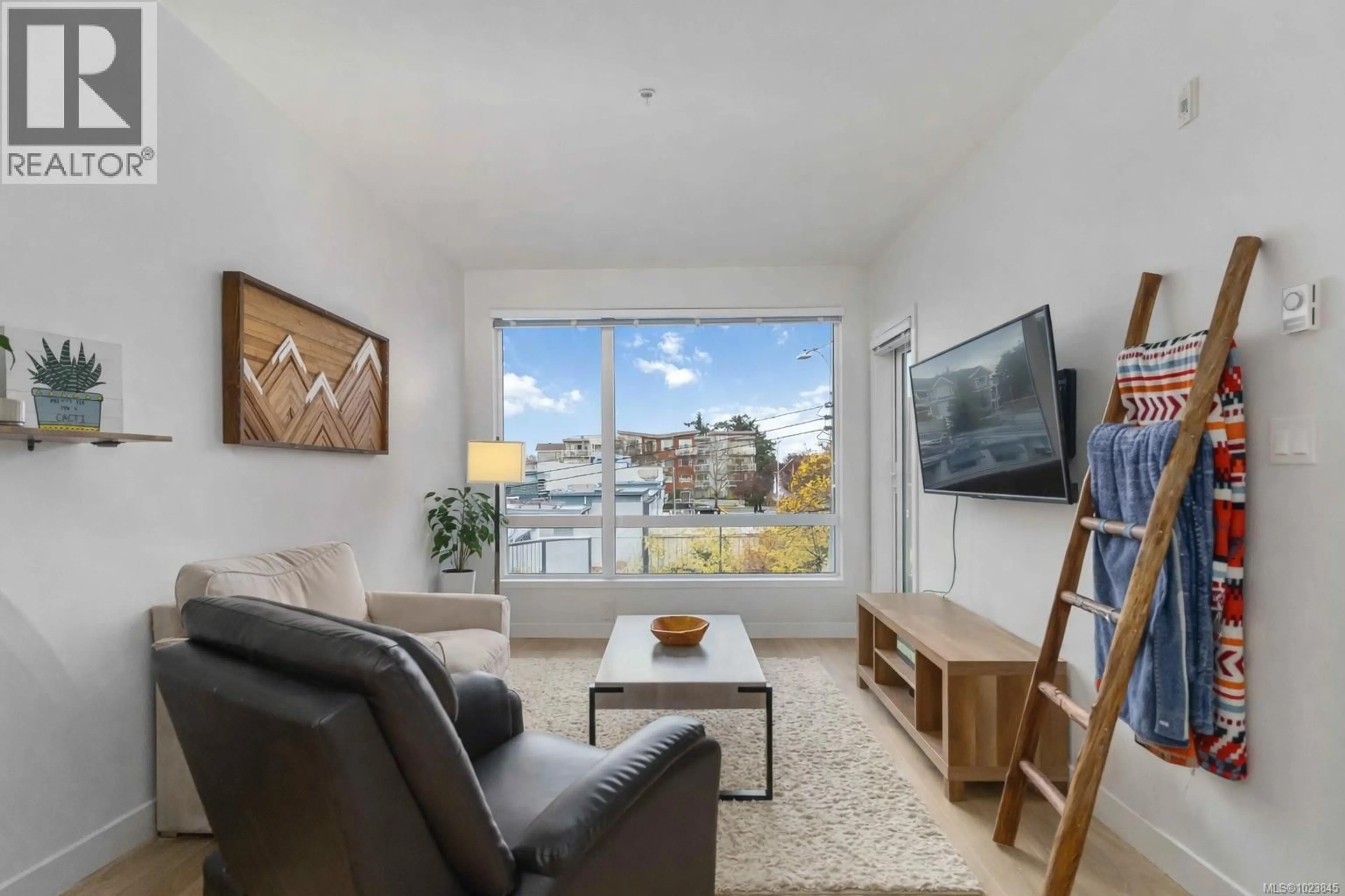 Living room with furniture, unknown for 302 - 9864 FOURTH STREET, Sidney British Columbia V8L2Z4