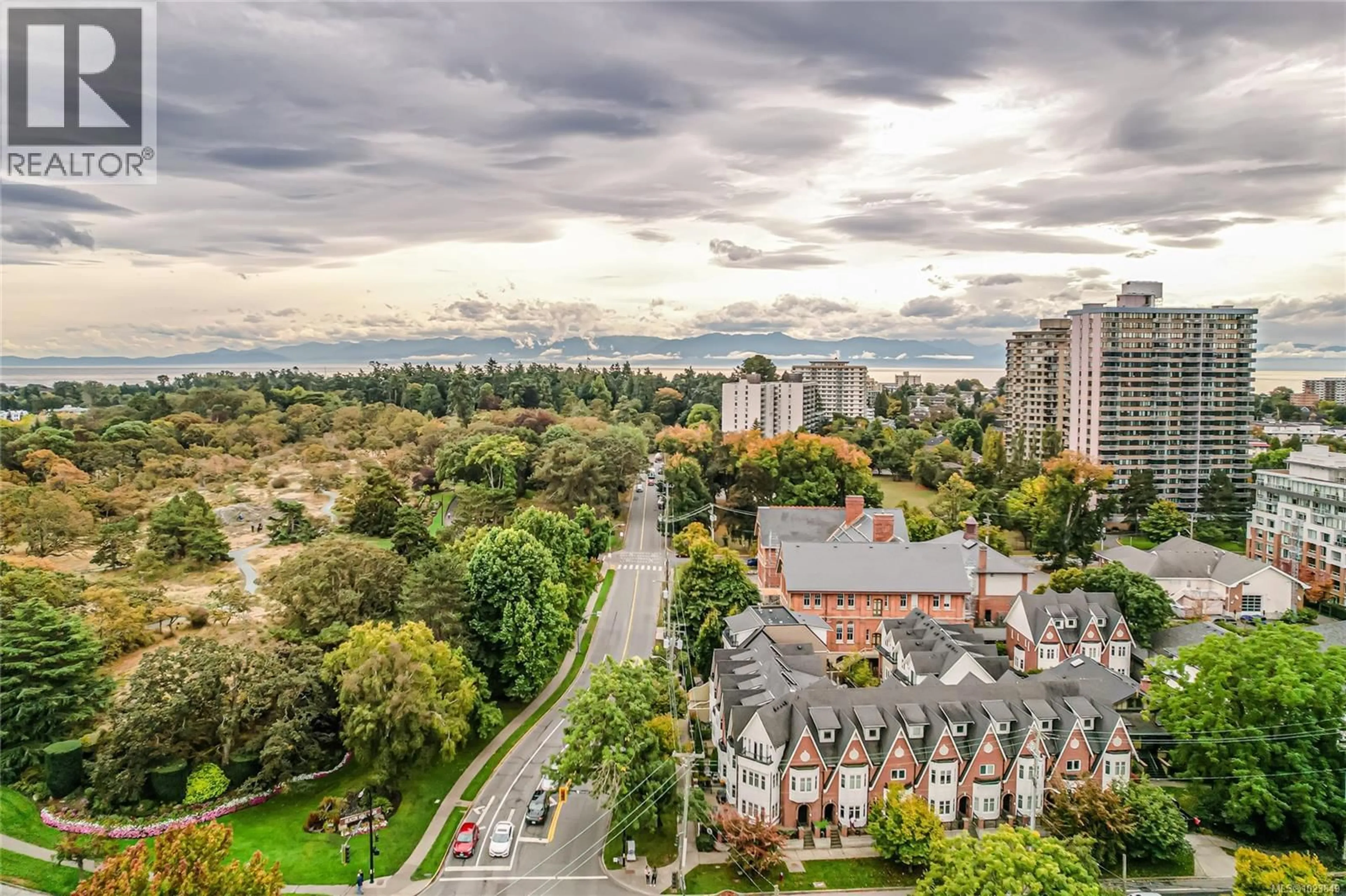 A pic from outside/outdoor area/front of a property/back of a property/a pic from drone, city buildings view from balcony for 16 - 675 SUPERIOR STREET, Victoria British Columbia V8V1V1