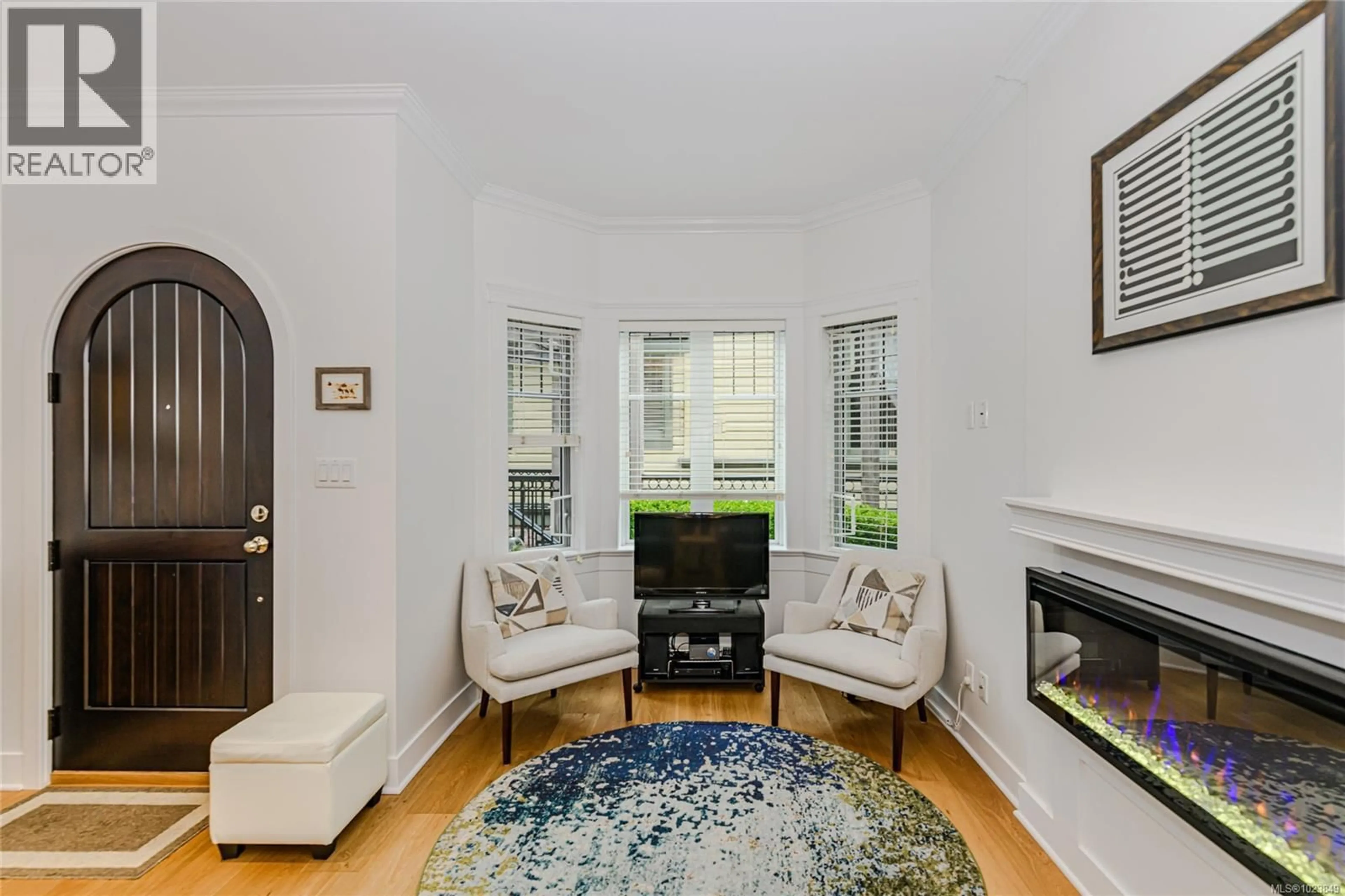 Living room with furniture, unknown for 16 - 675 SUPERIOR STREET, Victoria British Columbia V8V1V1