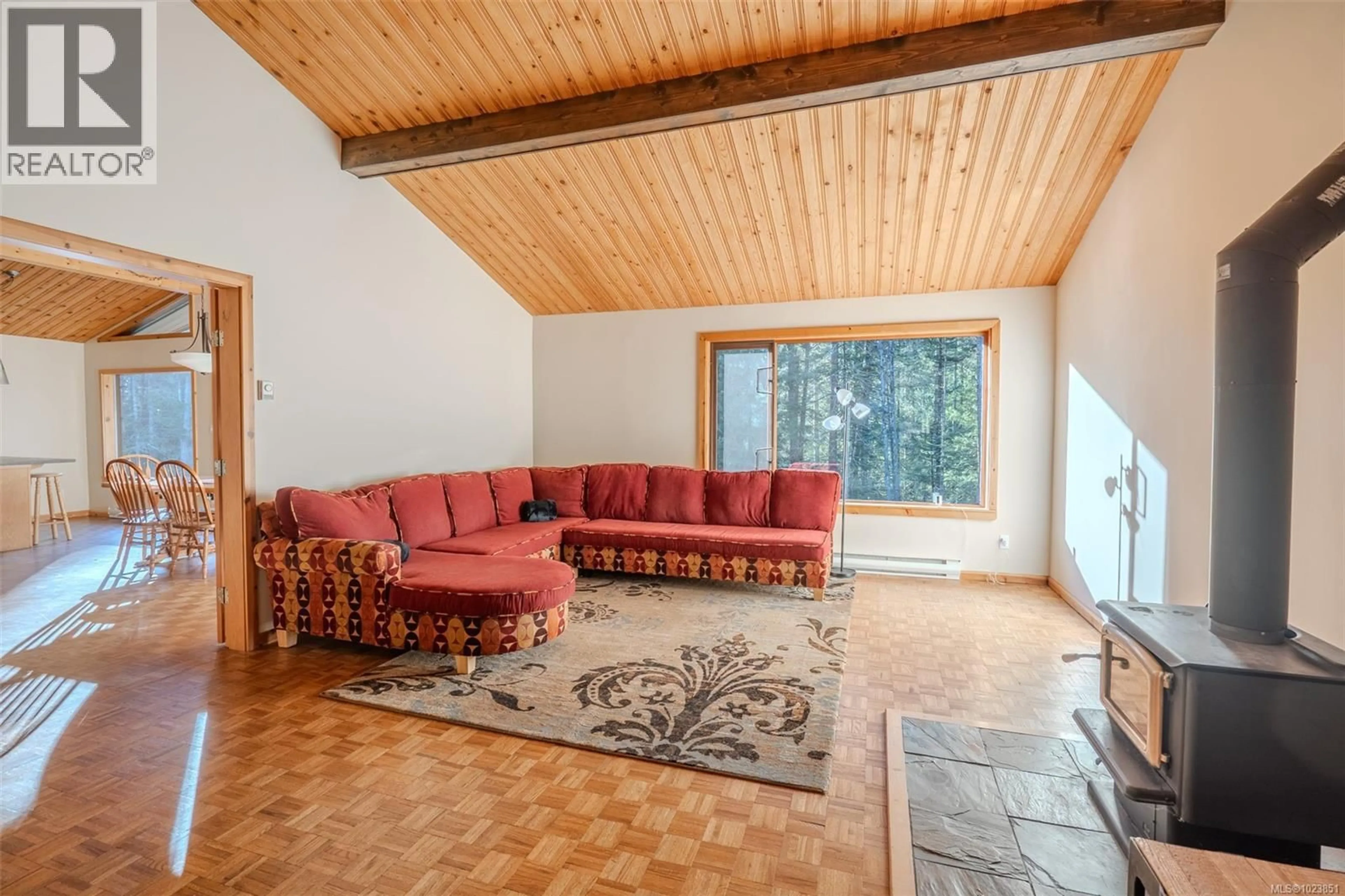 Living room with furniture, unknown for 121 THOMAS ROAD, Salt Spring British Columbia V8K1R2