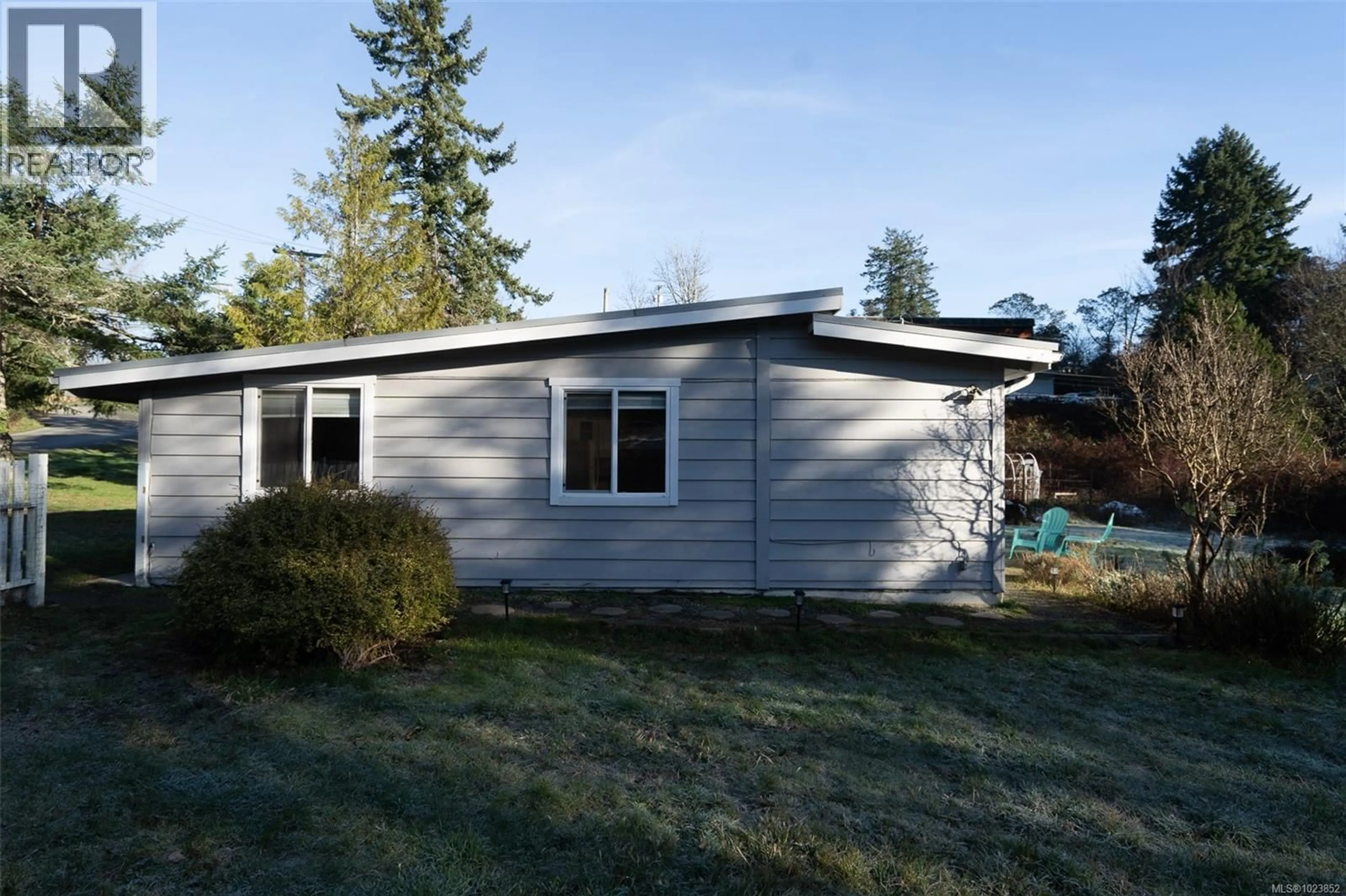 Home with vinyl exterior material, street for 274 PARK DRIVE, Salt Spring British Columbia V8K2S1
