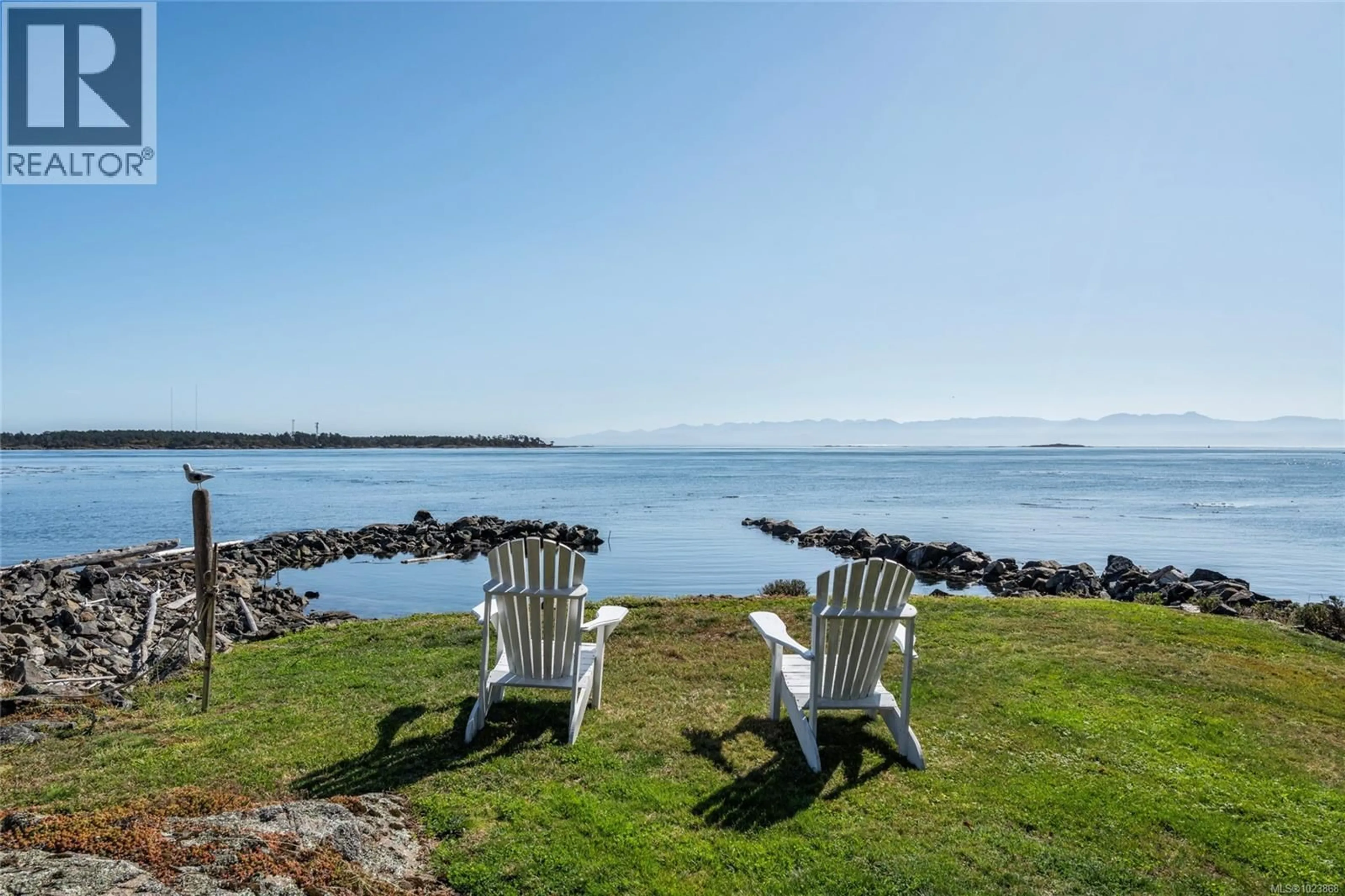 Patio, water/lake/river/ocean view for 3045 MCANALLY ROAD, Saanich British Columbia V8N1T3