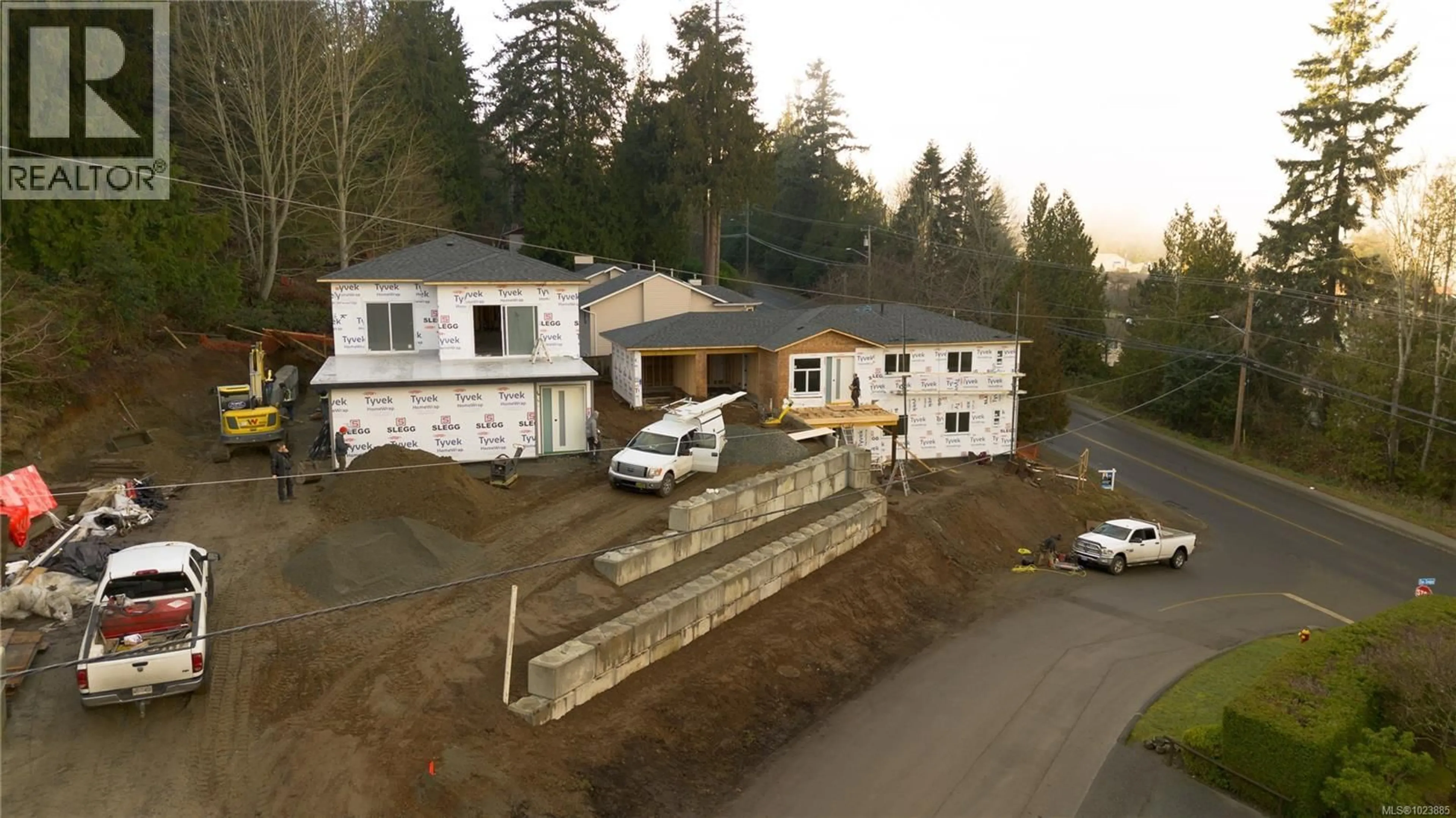 A pic from outside/outdoor area/front of a property/back of a property/a pic from drone, unknown for A - 5309 TOMS TURNABOUT, Nanaimo British Columbia V9T5M9