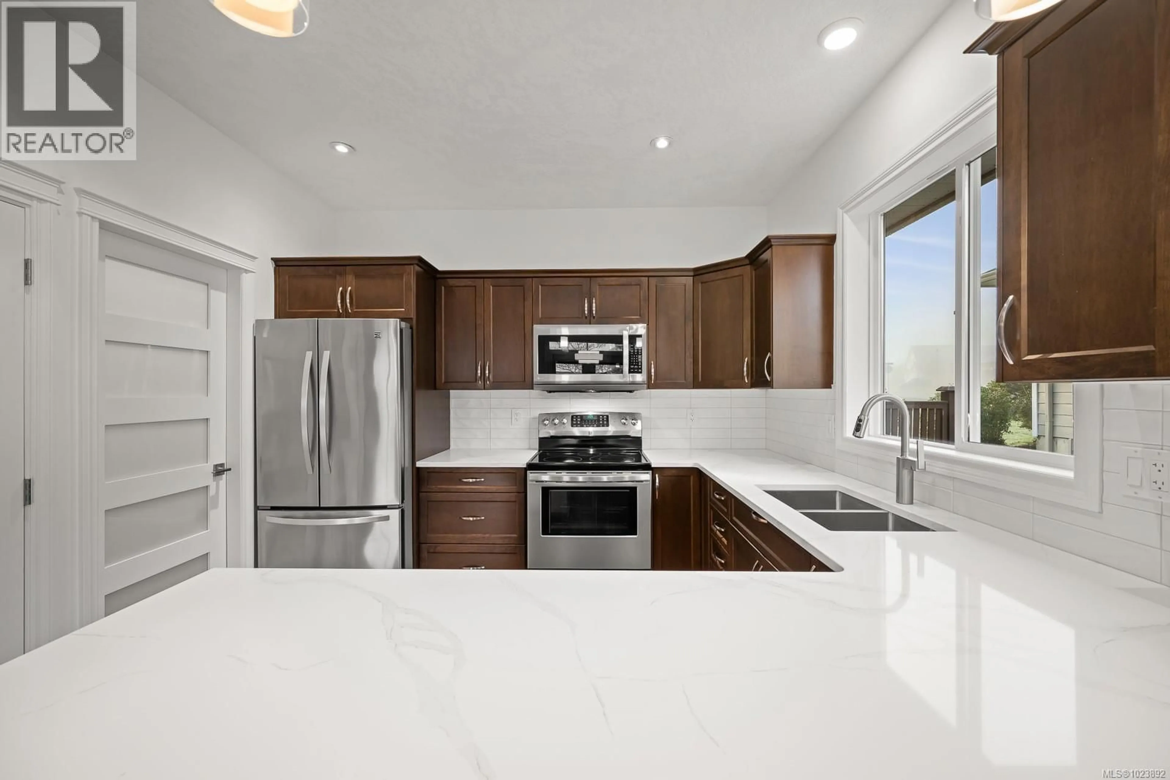 Open concept kitchen, ceramic/tile floor for 1286 ADMIRAL ROAD, Comox British Columbia V9M0B4