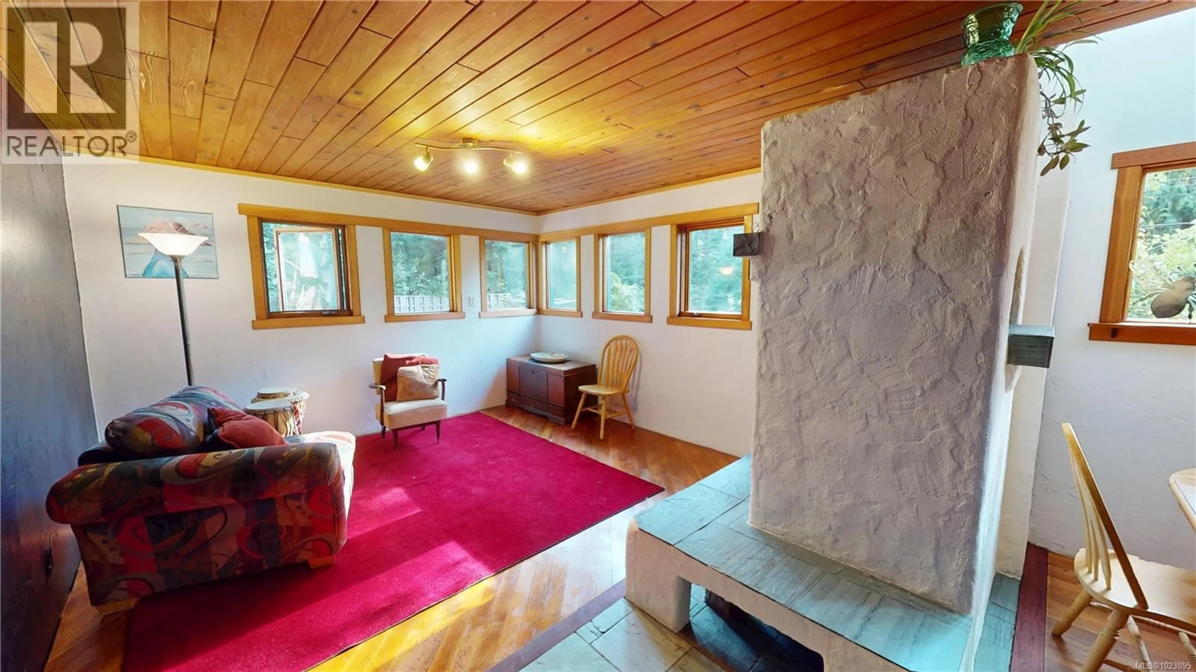 Indoor foyer for 948 HARRISON WAY, Gabriola Island British Columbia V0R1X2