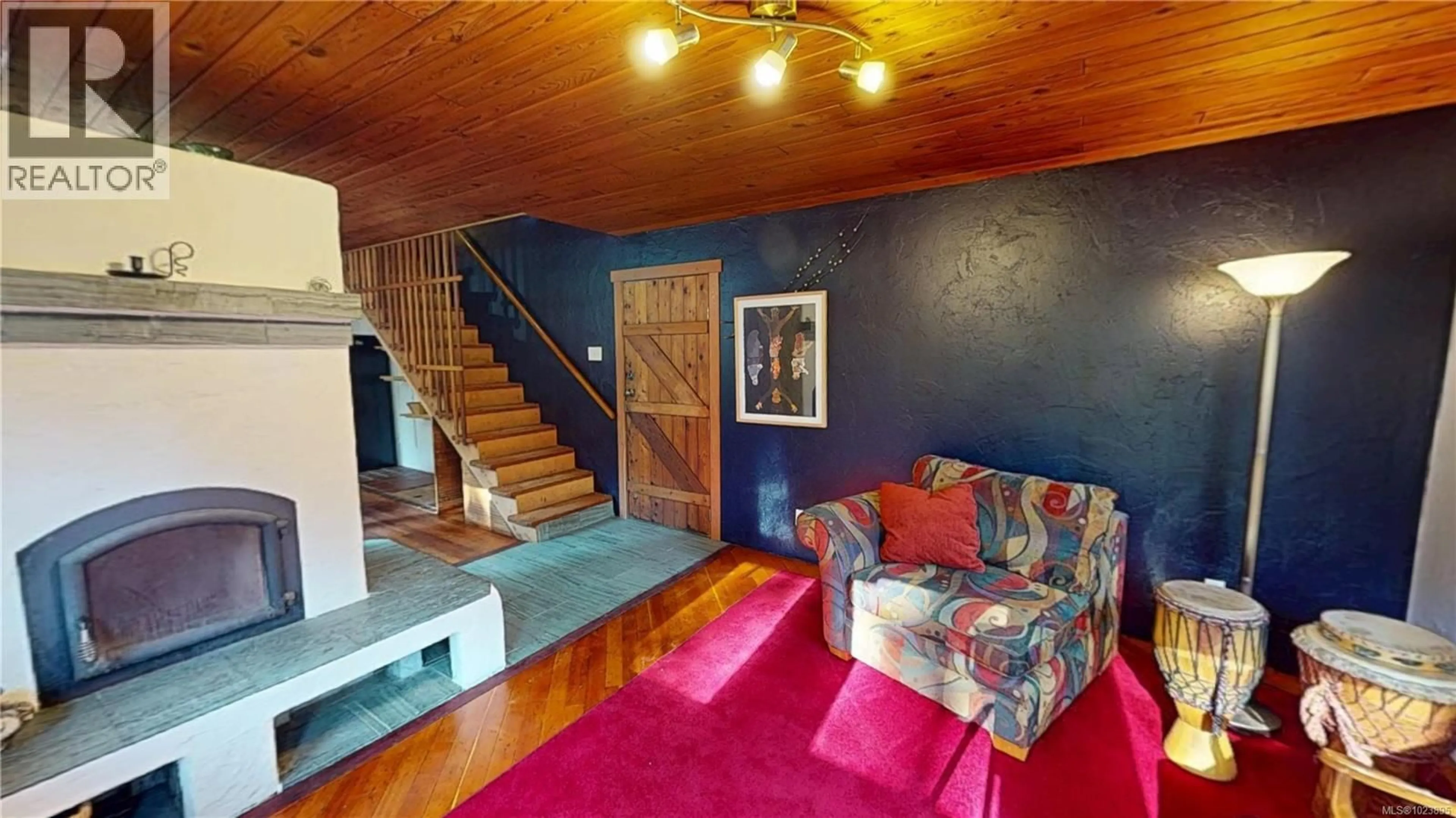 Indoor foyer for 948 HARRISON WAY, Gabriola Island British Columbia V0R1X2