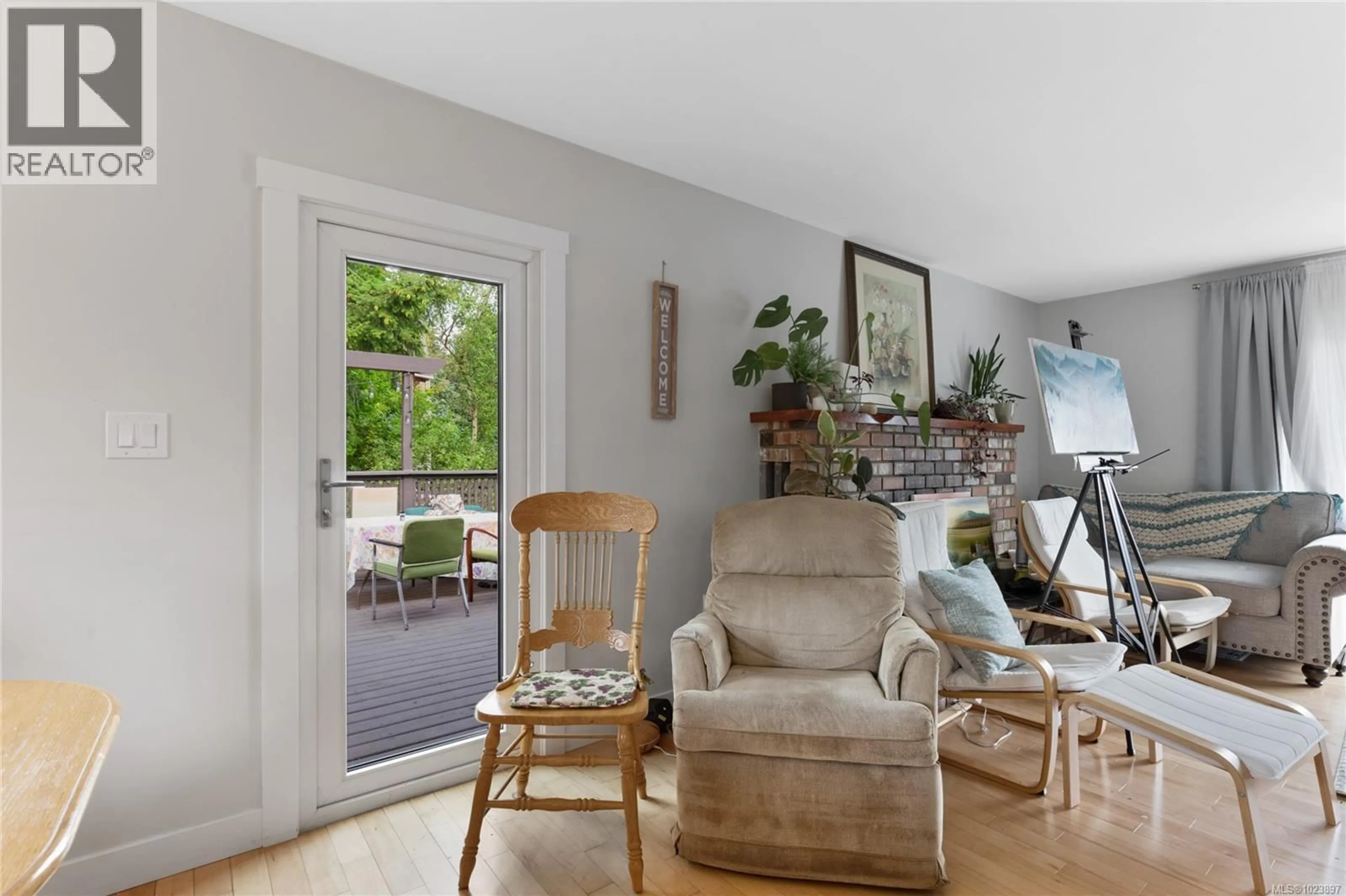 Living room with furniture, unknown for 2388 MILL ROAD, Nanaimo British Columbia V9R6M9