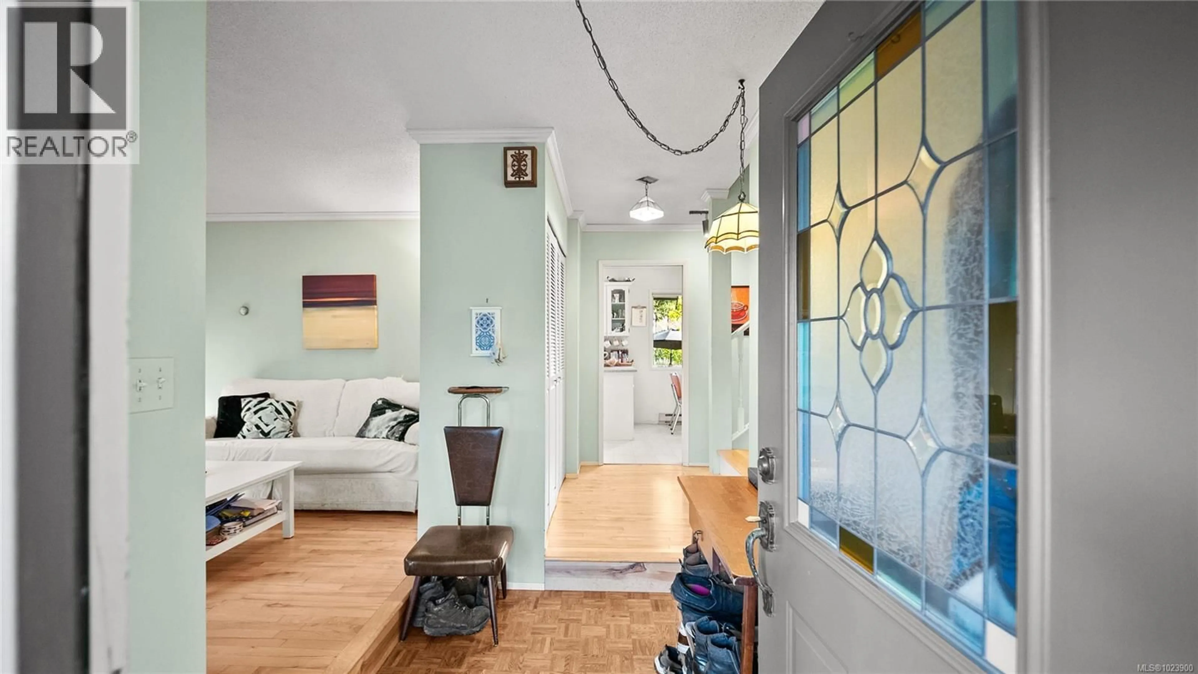 Indoor entryway for 3855 HARO ROAD, Saanich British Columbia V8N4A6