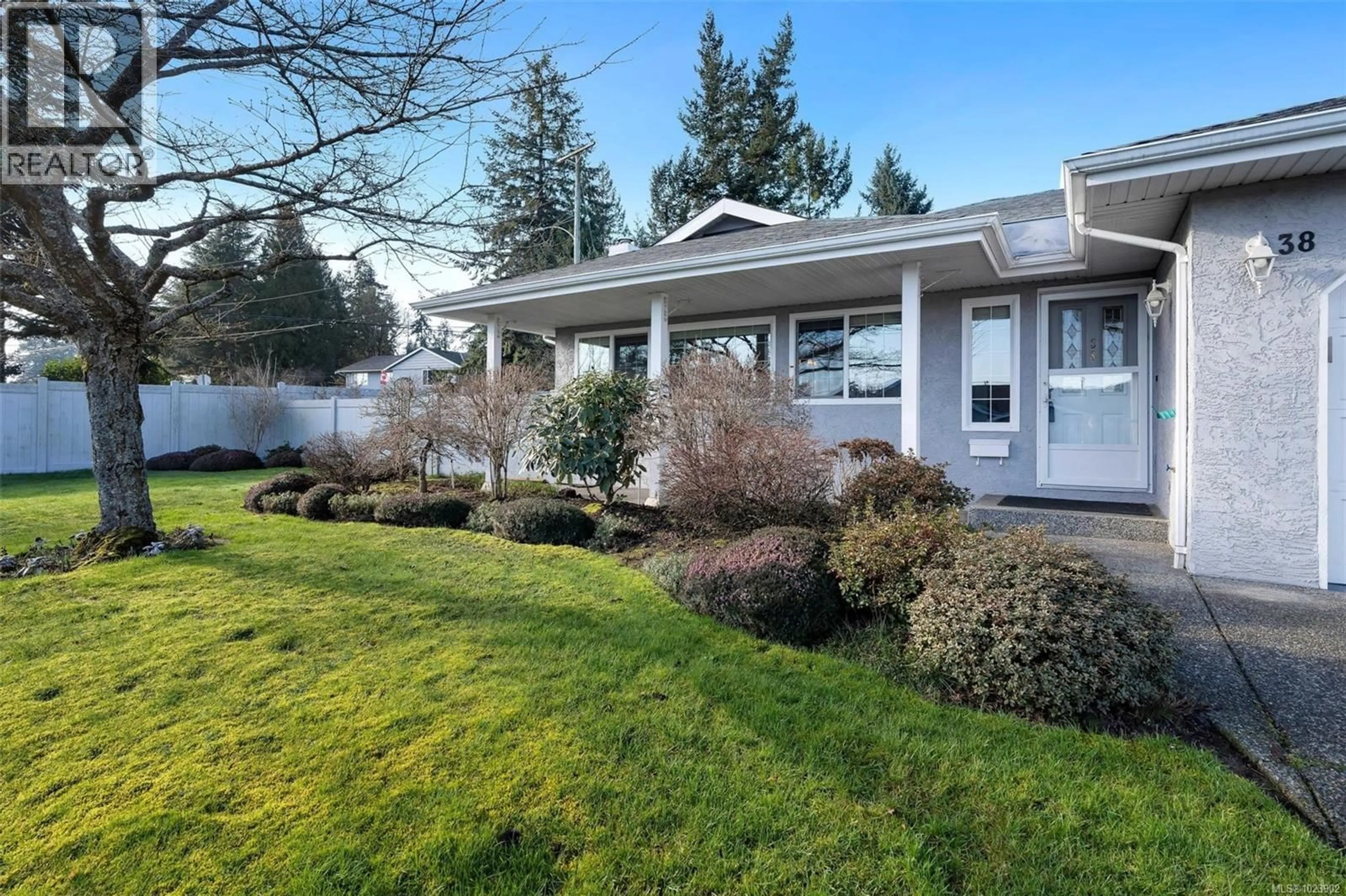 Home with vinyl exterior material, street for 38 - 2560 WILCOX TERRACE, Central Saanich British Columbia V8Z6Z8