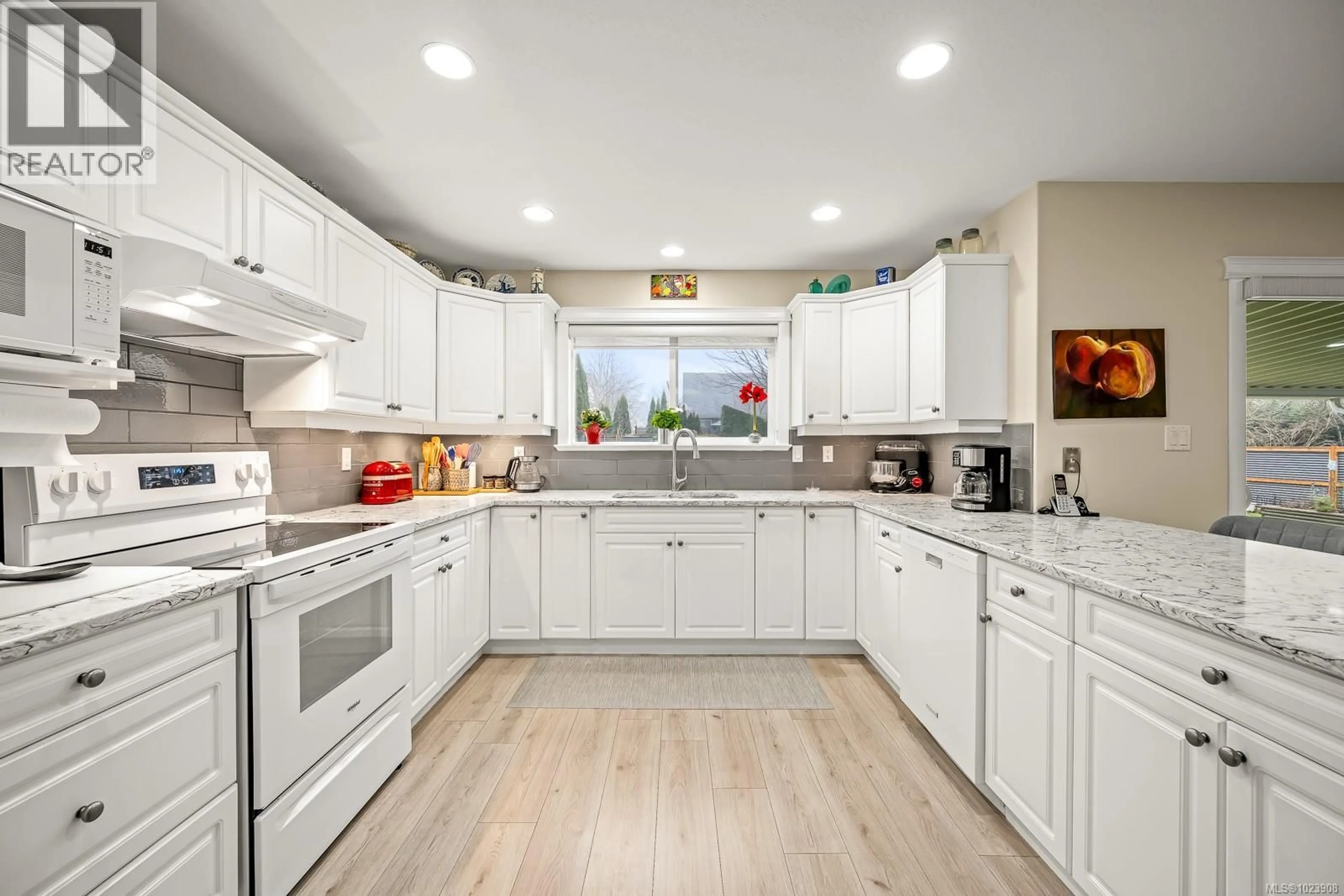 Open concept kitchen, ceramic/tile floor for 2480 KINROSS PLACE, Courtenay British Columbia V9N1Y2