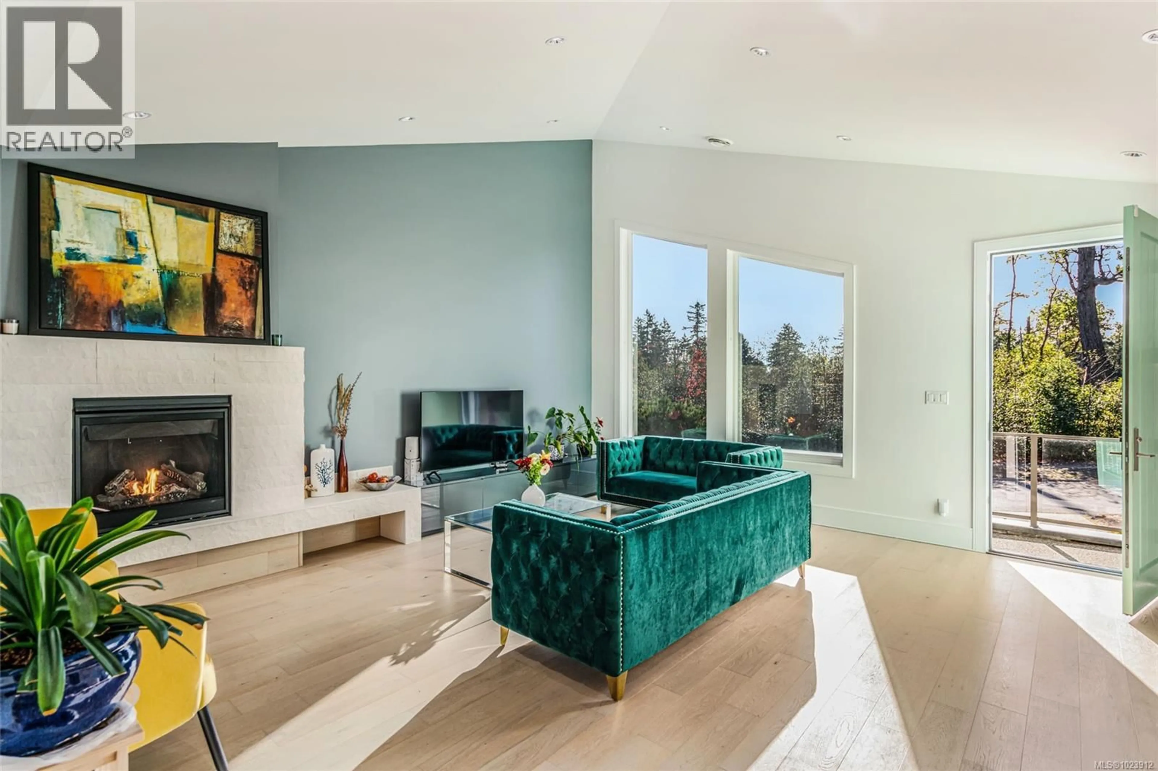 Living room with furniture, unknown for 217 TIMBERCREST WAY, Nanaimo British Columbia V9T0H1