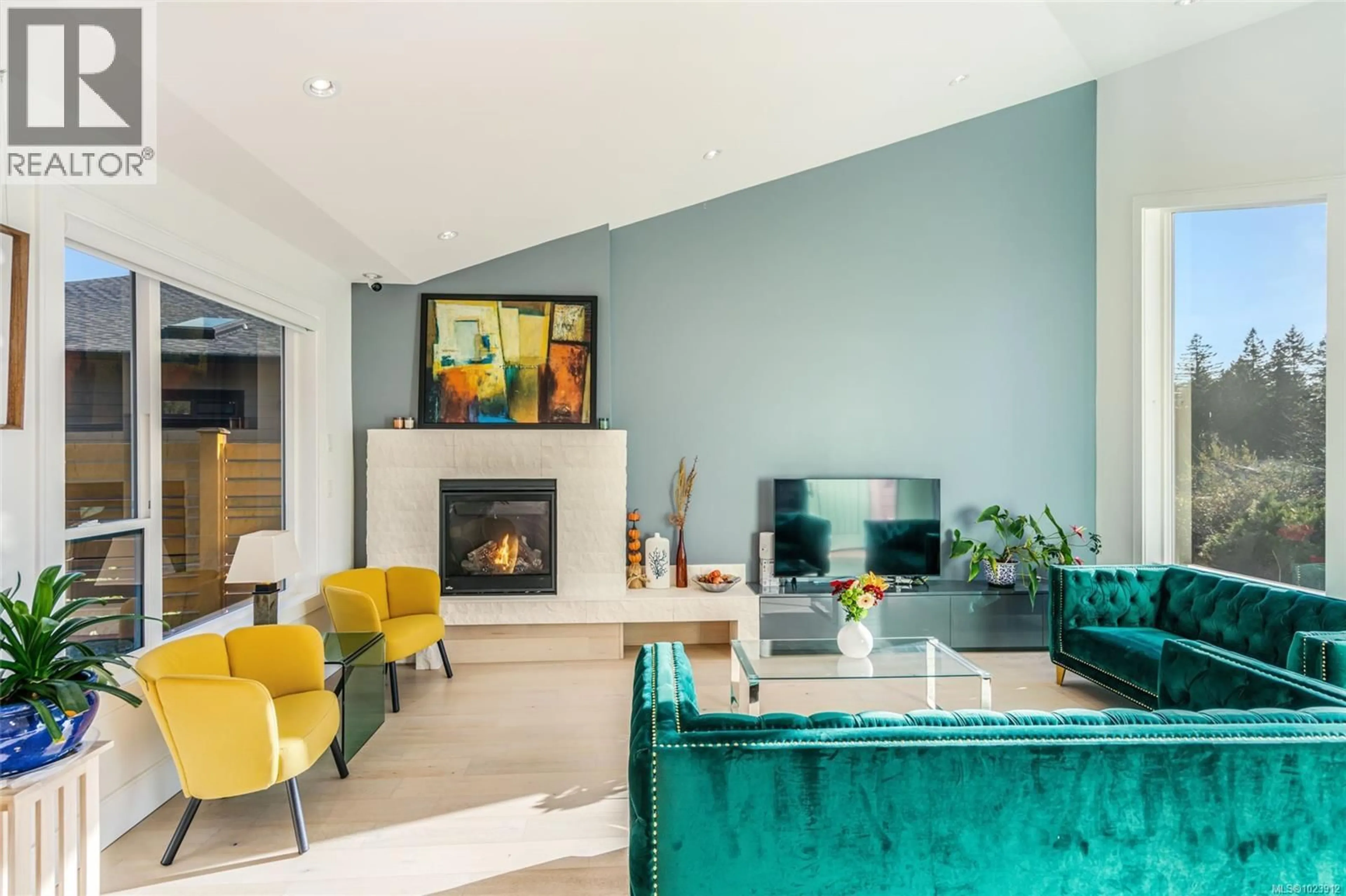 Living room with furniture, unknown for 217 TIMBERCREST WAY, Nanaimo British Columbia V9T0H1