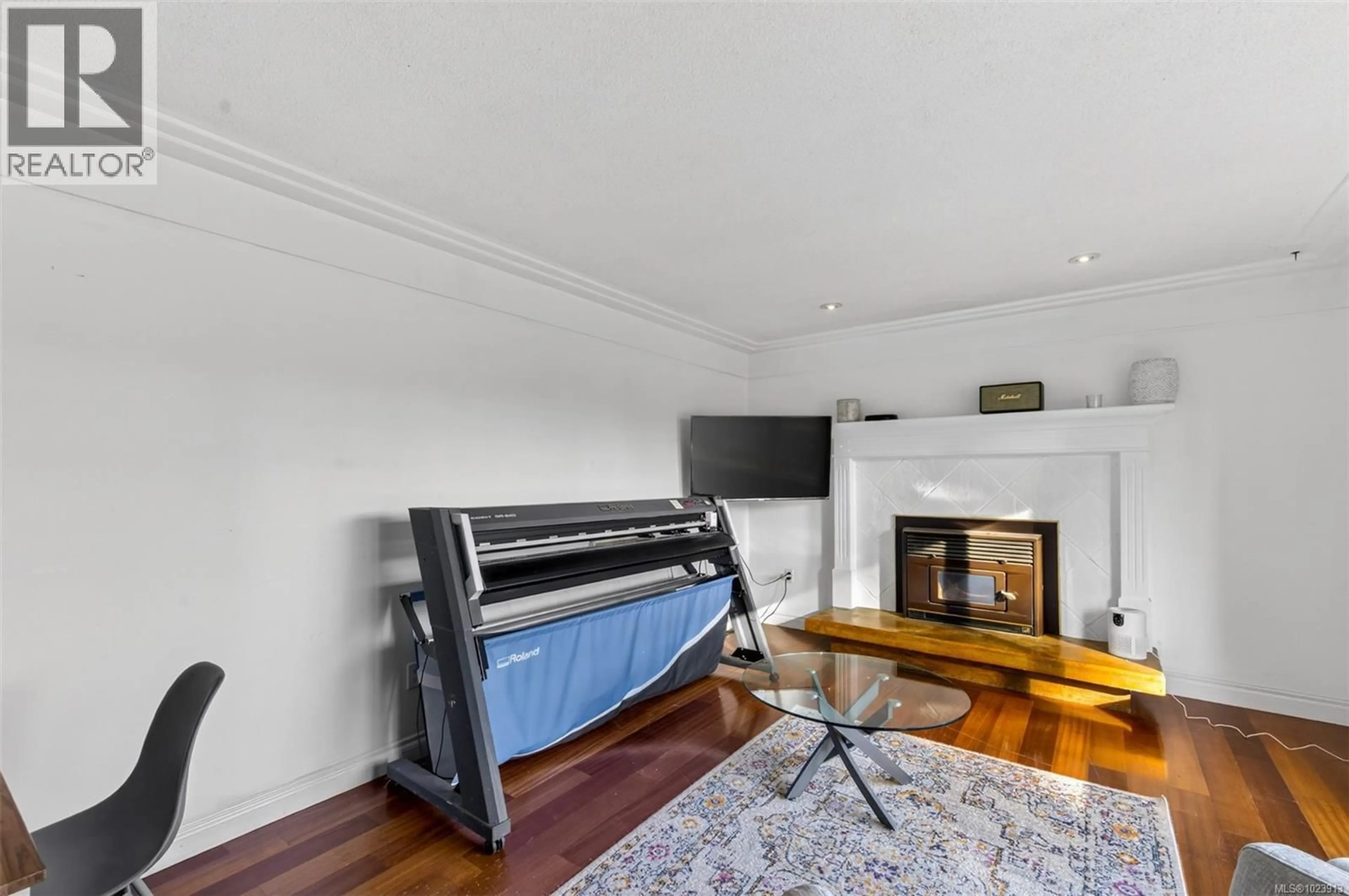 Living room with furniture, wood/laminate floor for 6796 BEATON ROAD, Sooke British Columbia V9Z0M2