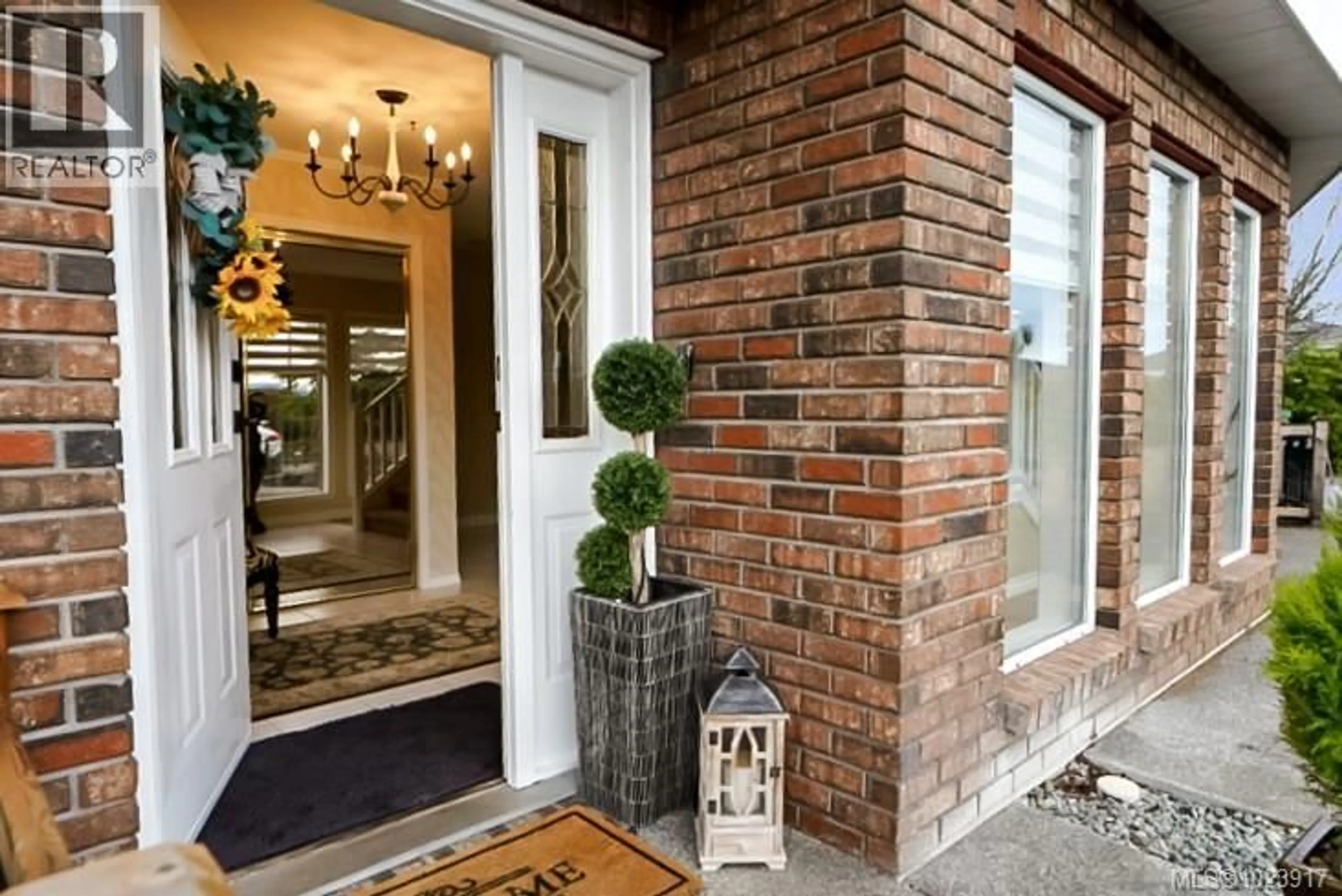 Indoor entryway for 511 PANORAMA PLACE, Parksville British Columbia V9P1A4