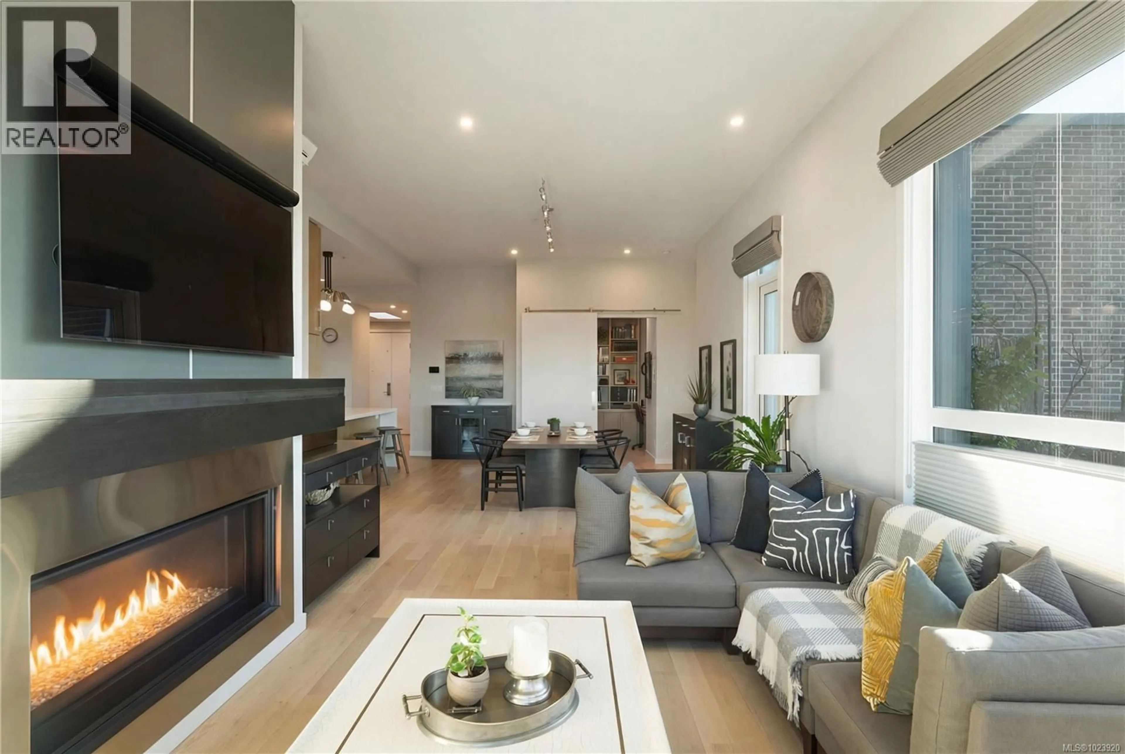 Living room with furniture, unknown for PH5 - 2285 BOWKER AVENUE, Oak Bay British Columbia V8R2E2