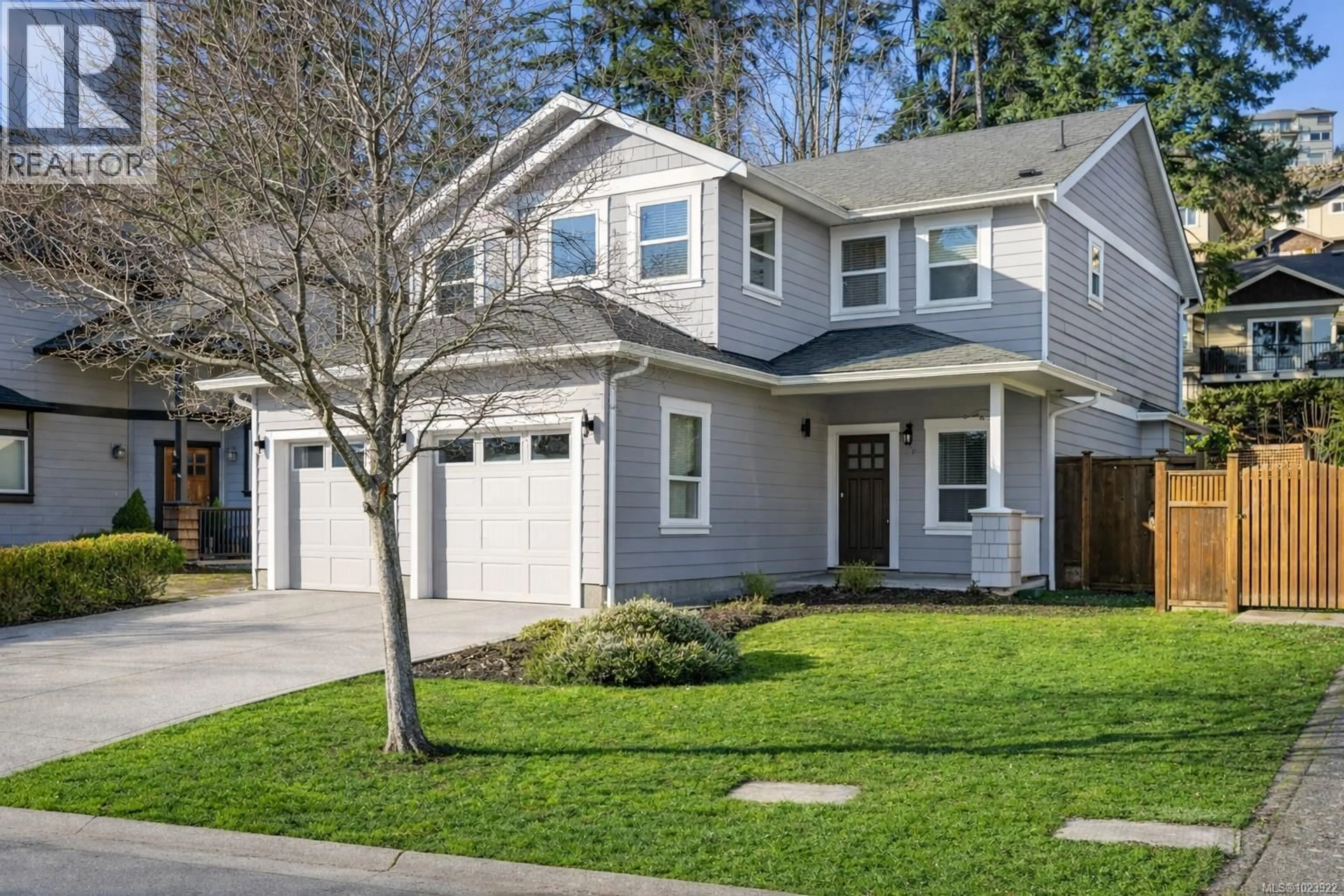 Home with vinyl exterior material, street for 38 DEGOUTIERE PLACE, View Royal British Columbia V9B0H3