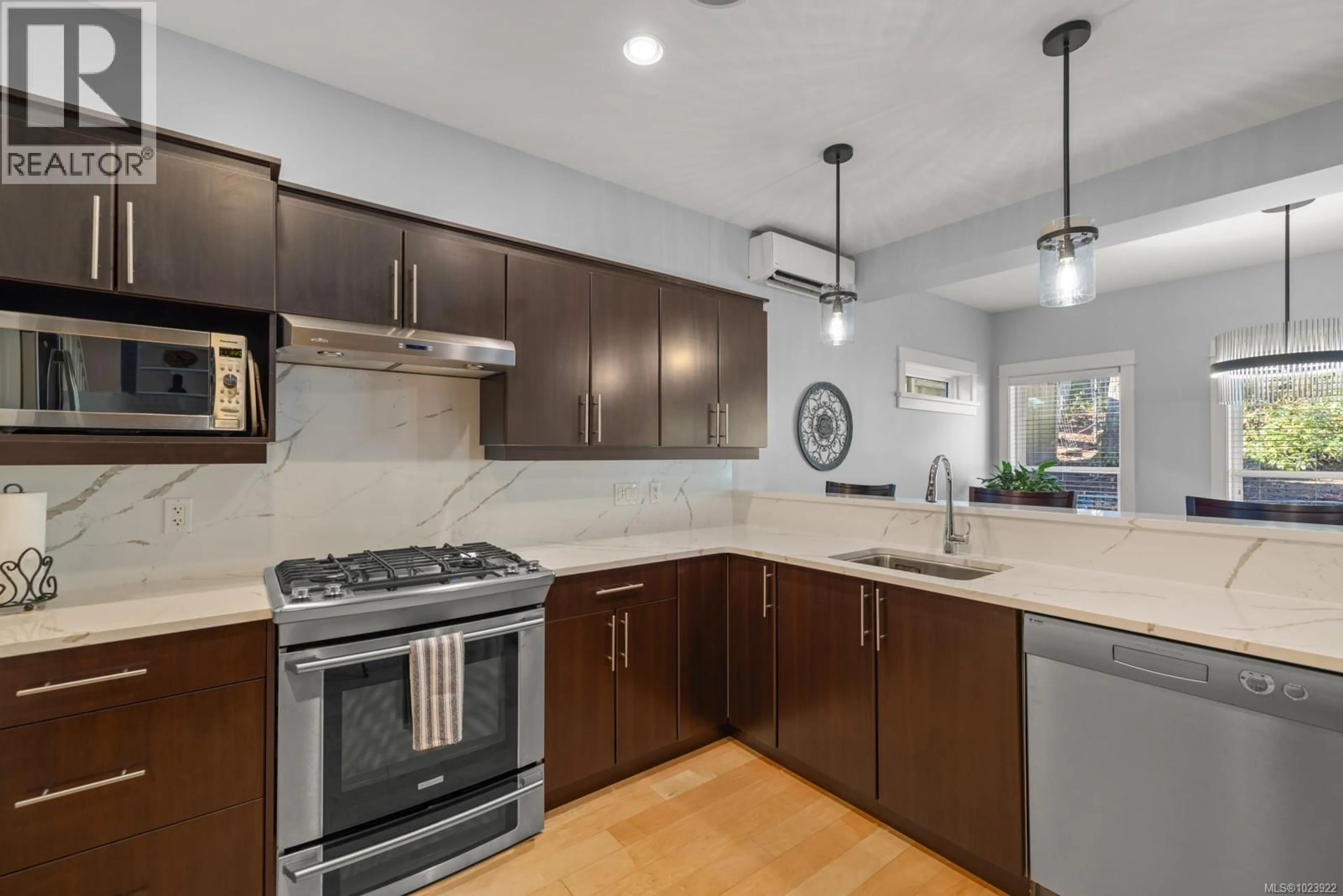 Open concept kitchen, ceramic/tile floor for 38 DEGOUTIERE PLACE, View Royal British Columbia V9B0H3