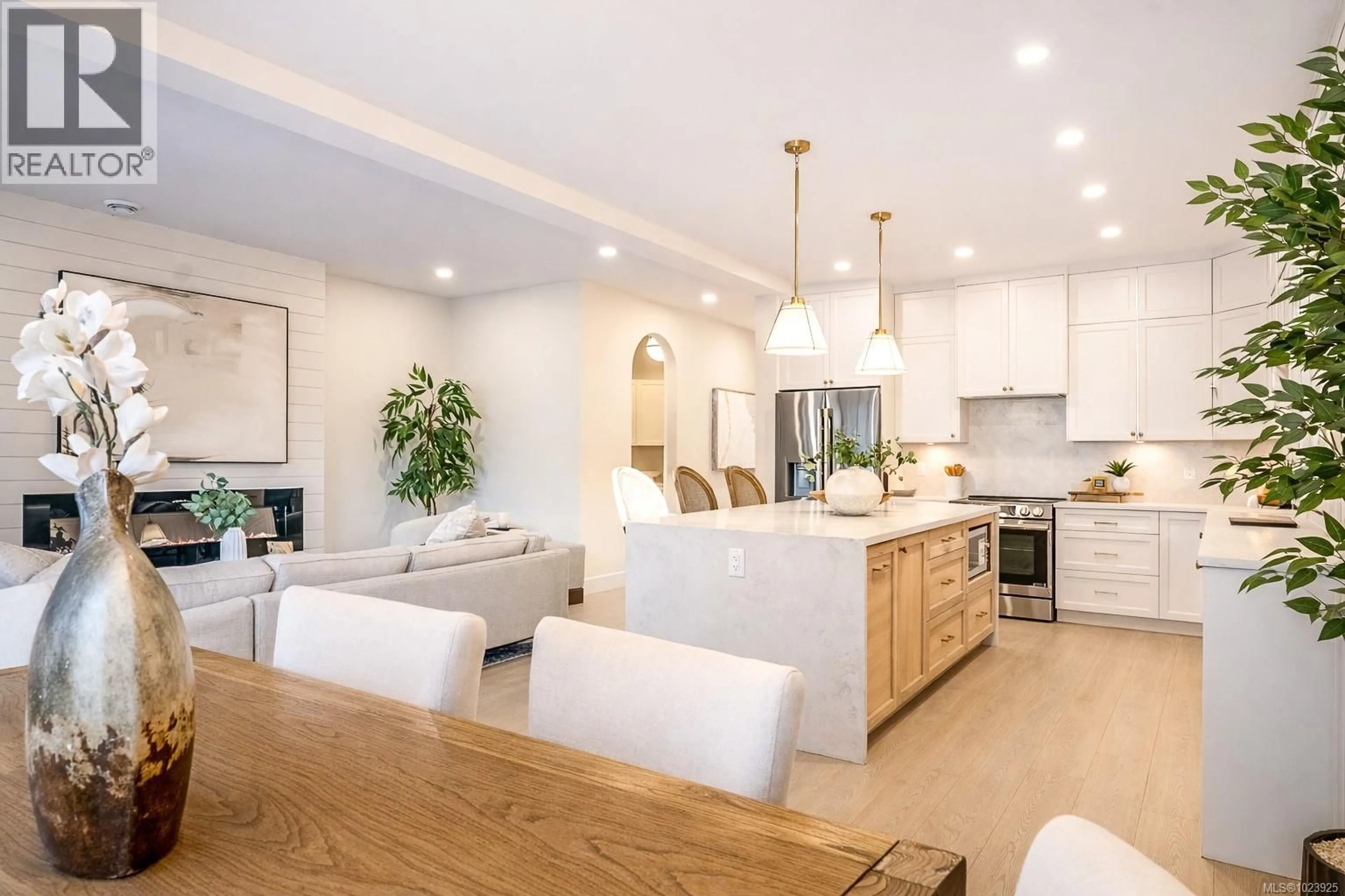 Open concept kitchen, wood/laminate floor for 1565 MARBLE PLACE, Langford British Columbia V9B7A2