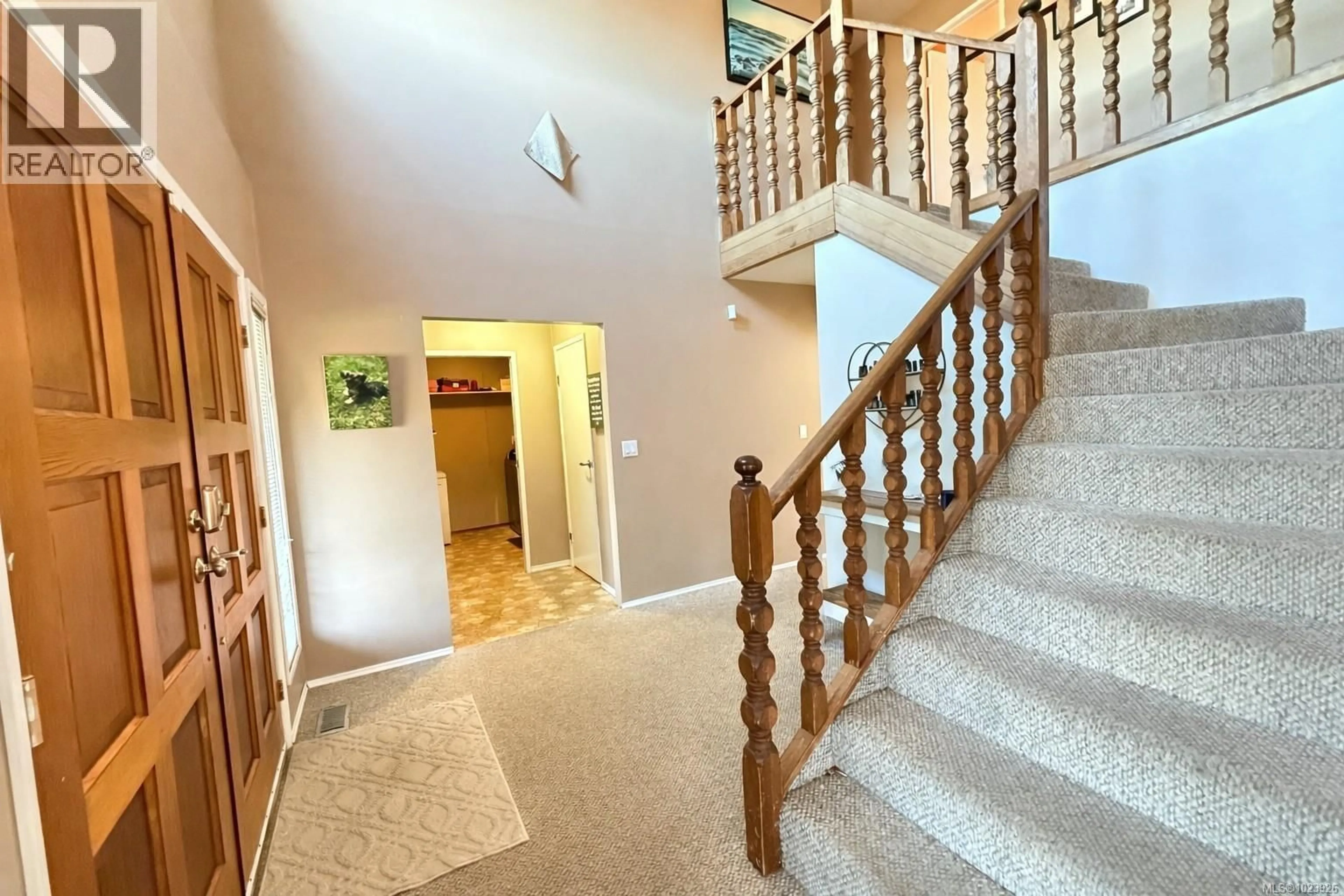Indoor foyer for 2718 BROCKINGTON PLACE, Port McNeill British Columbia V0N2R0