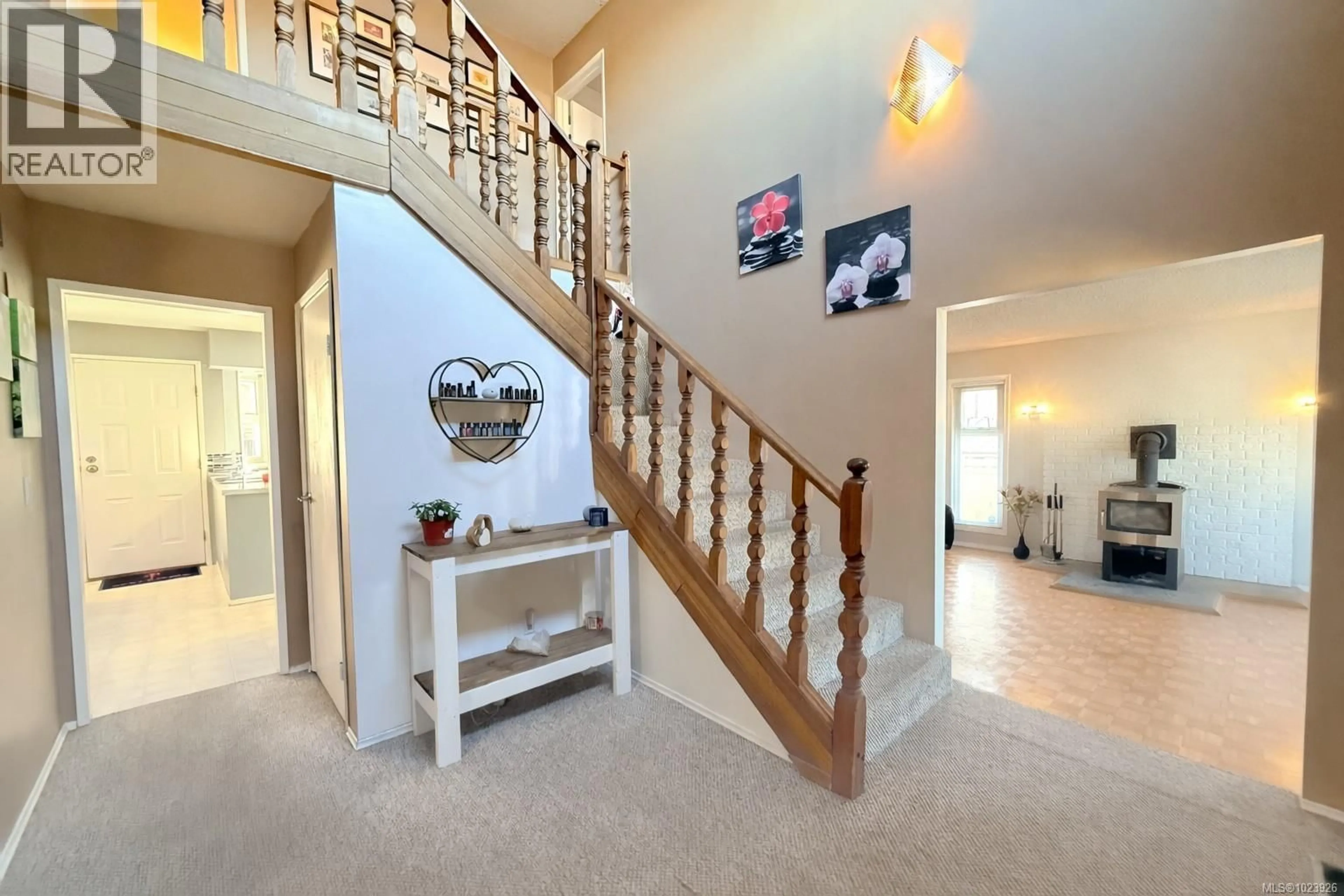 Indoor foyer for 2718 BROCKINGTON PLACE, Port McNeill British Columbia V0N2R0
