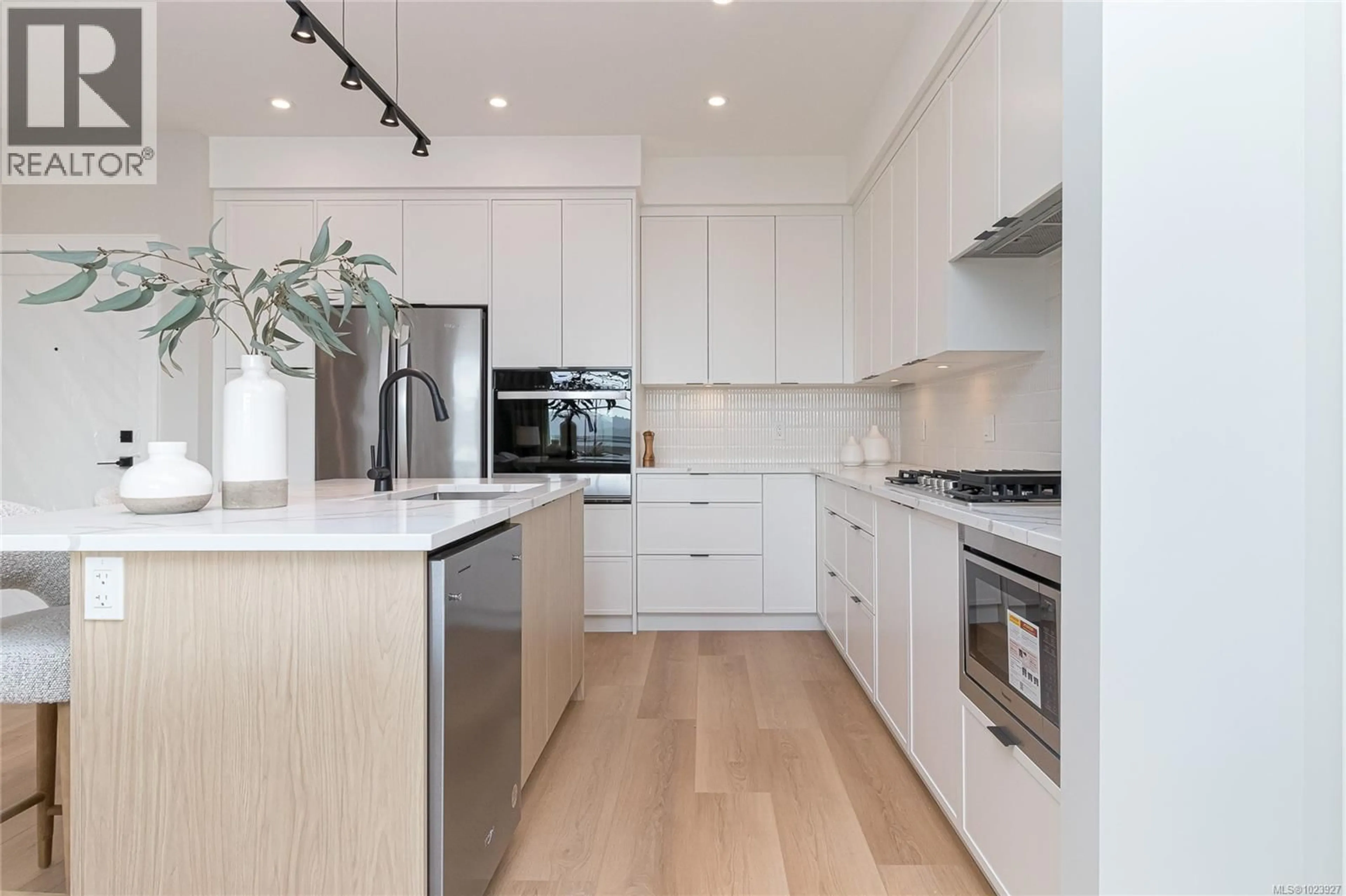 Contemporary kitchen, wood/laminate floor for 101 - 1810 SELENITE PLACE, Langford British Columbia V9B7E2