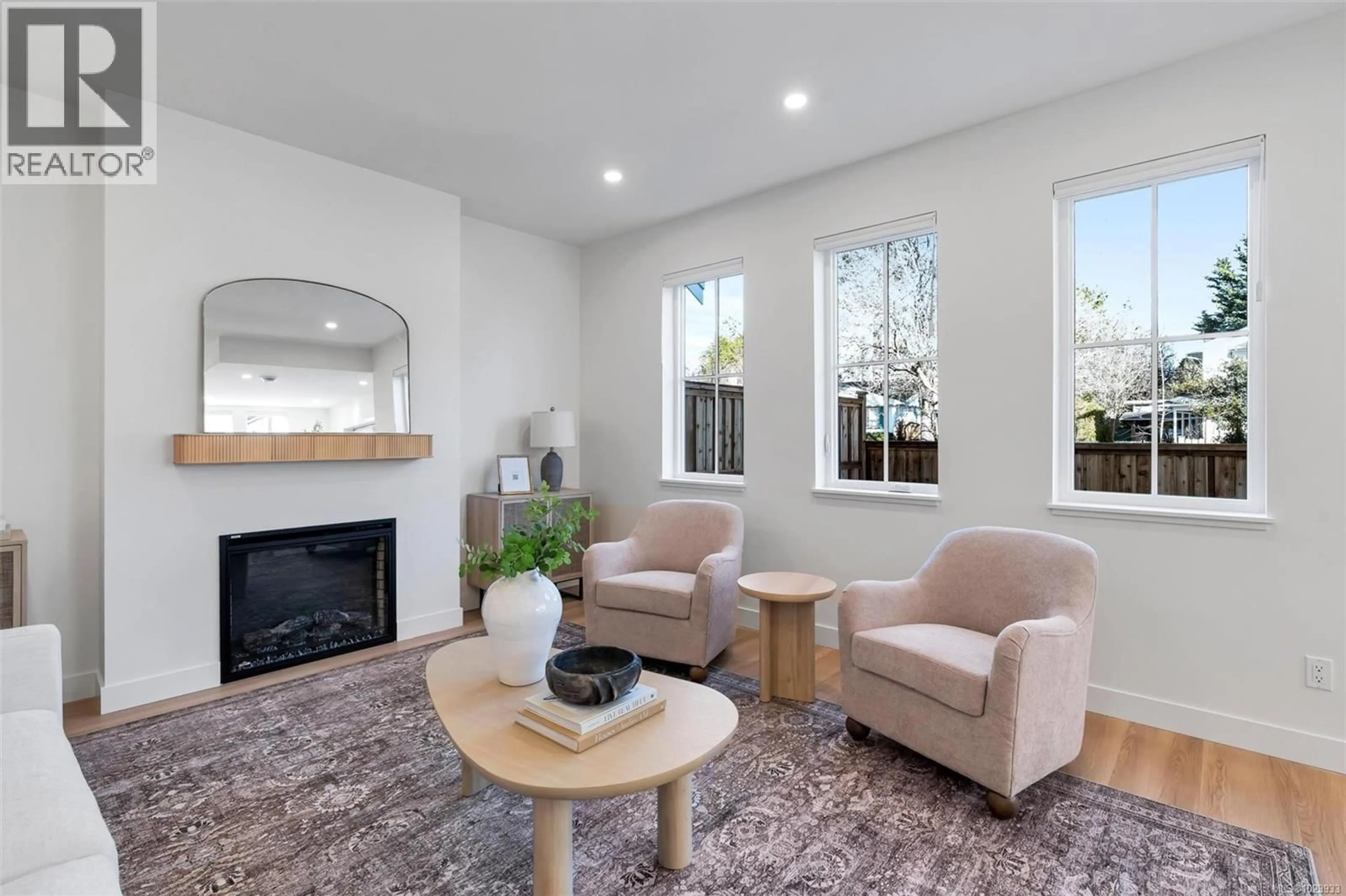 Living room with furniture, unknown for B - 1255 DUNSTERVILLE AVENUE, Saanich British Columbia V8Z2W9