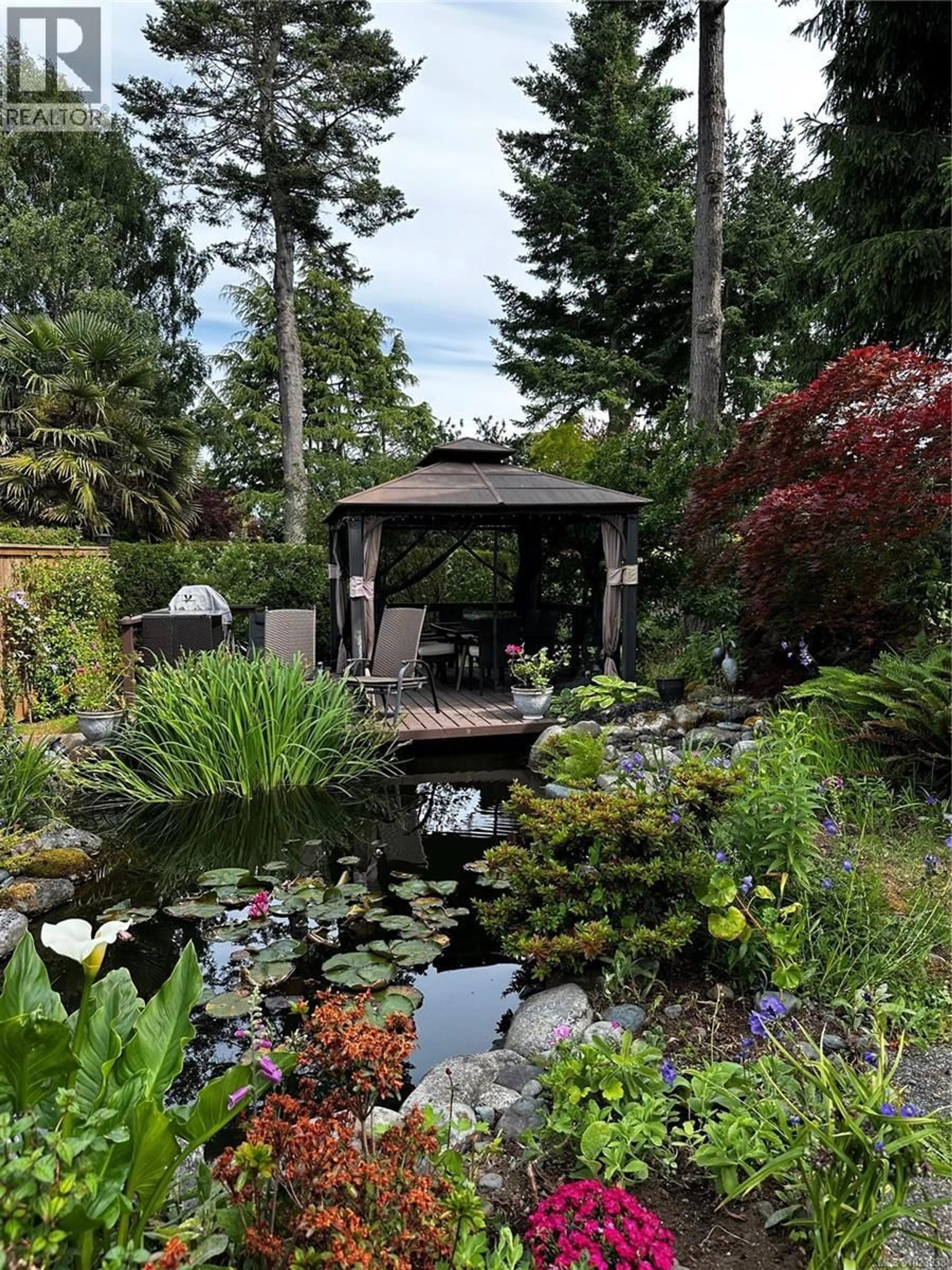 Patio, water/lake/river/ocean view for 2241 LIFTON PLACE, Saanich British Columbia V8N6B2